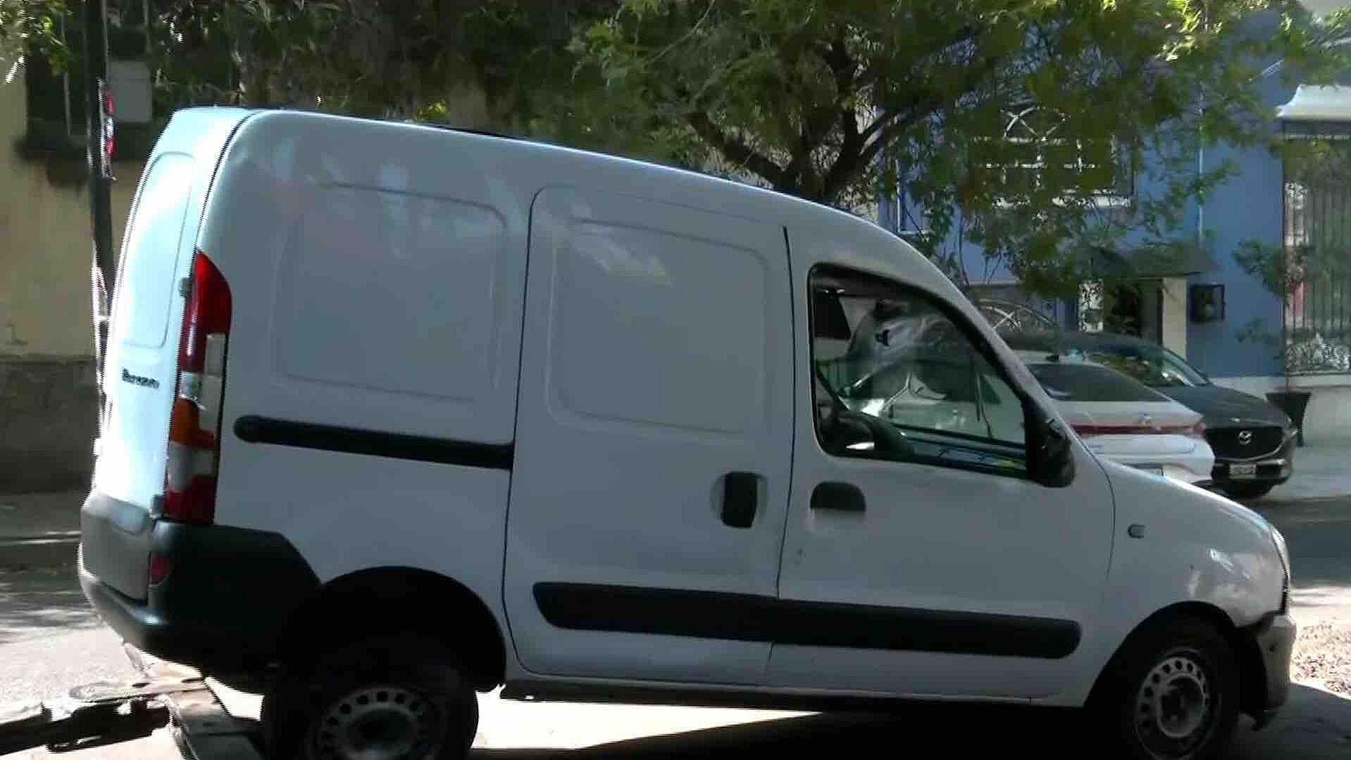 Choque entre Combi y Camioneta Termina en Volcadura en Eje Central Lázaro Cárdenas, CDMX