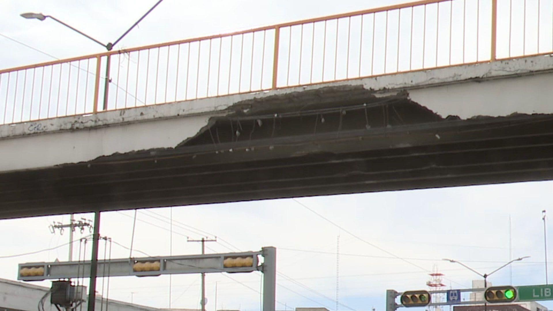 Peatones Alertan del Deterioro del Puente en el Bulevar Adolfo López Mateos