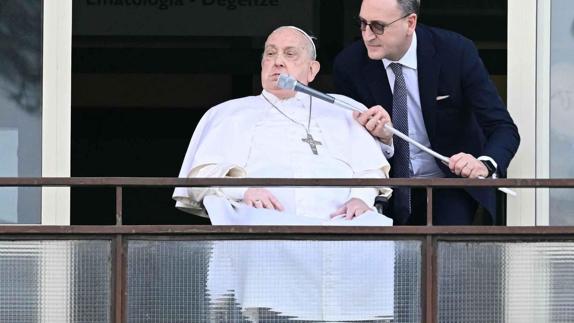 "¡Gracias a Todos!": Papa Francisco Sale del Hospital Gemelli Después de 38 Días Internado