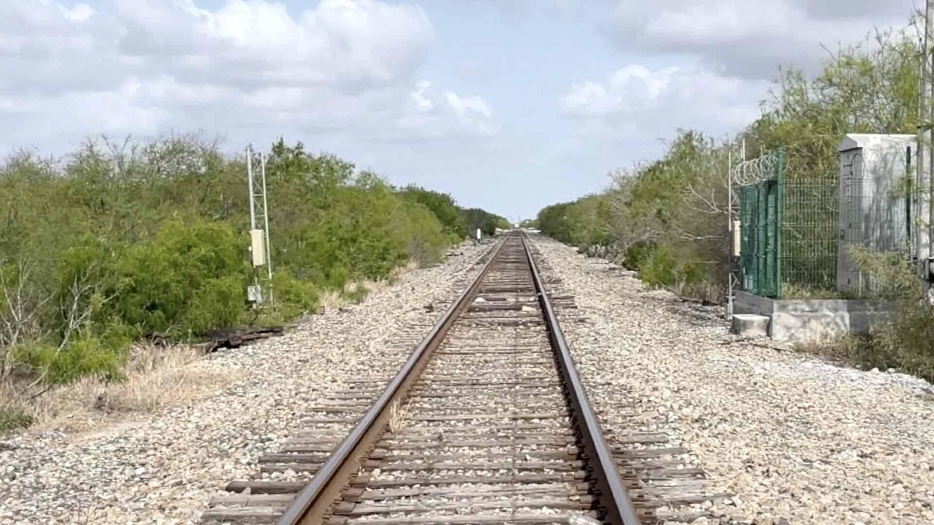 Accidente en Ejido 'La Gloria'  de Matamoros; Auto Intenta Ganarle Paso al Tren