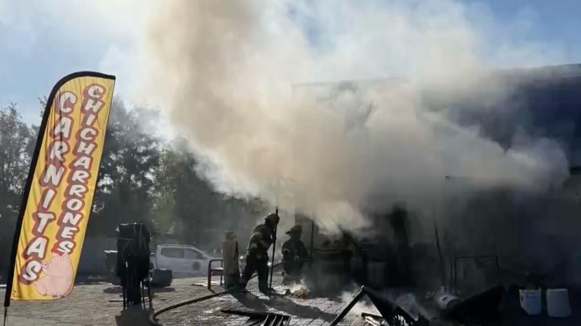 Puesto de Carnitas es Consumido Por Completo Tras Incendio en el Fraccionamiento Municipio Libre