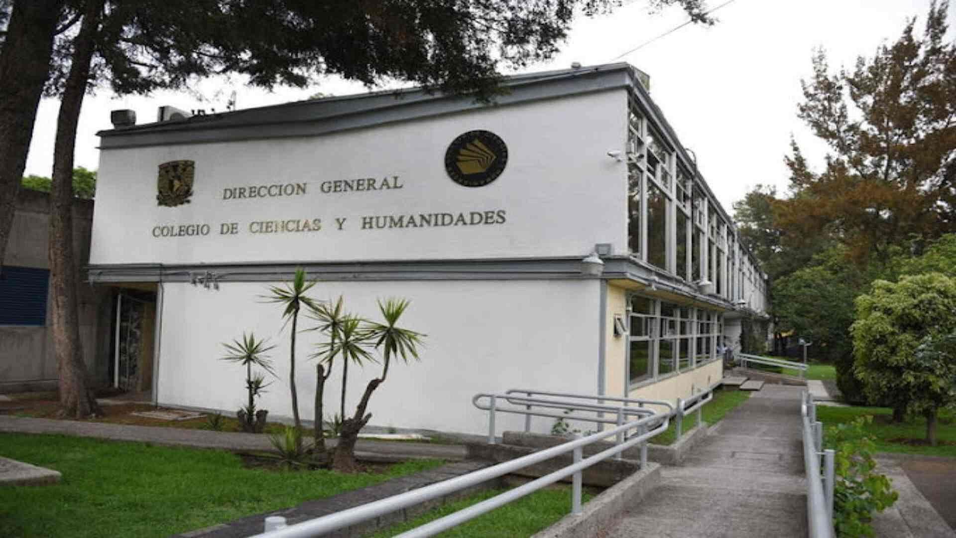 Estudiantes Mantienen Diálogo con Autoridades del CCH en CU