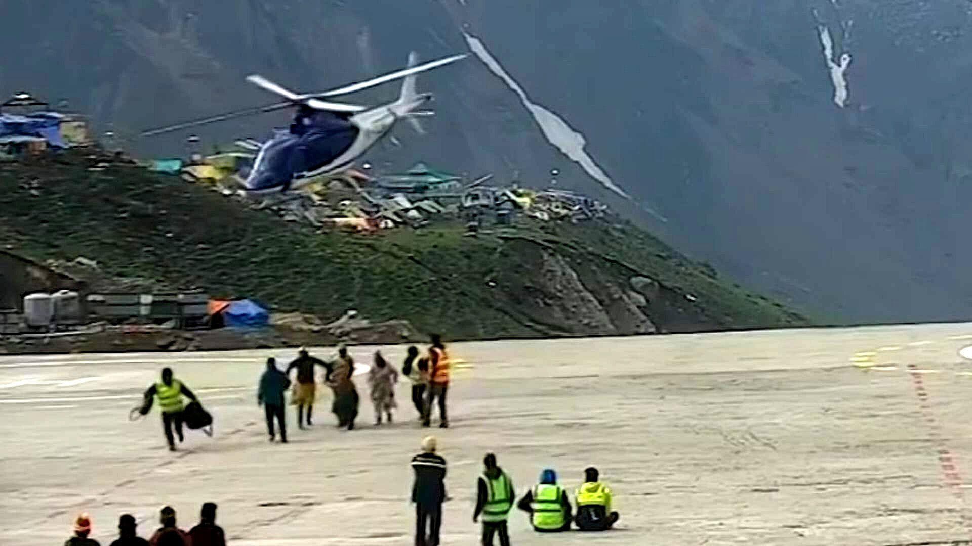 Video: Helicóptero Pierde el Control y Aterriza de Emergencia en el Himalaya