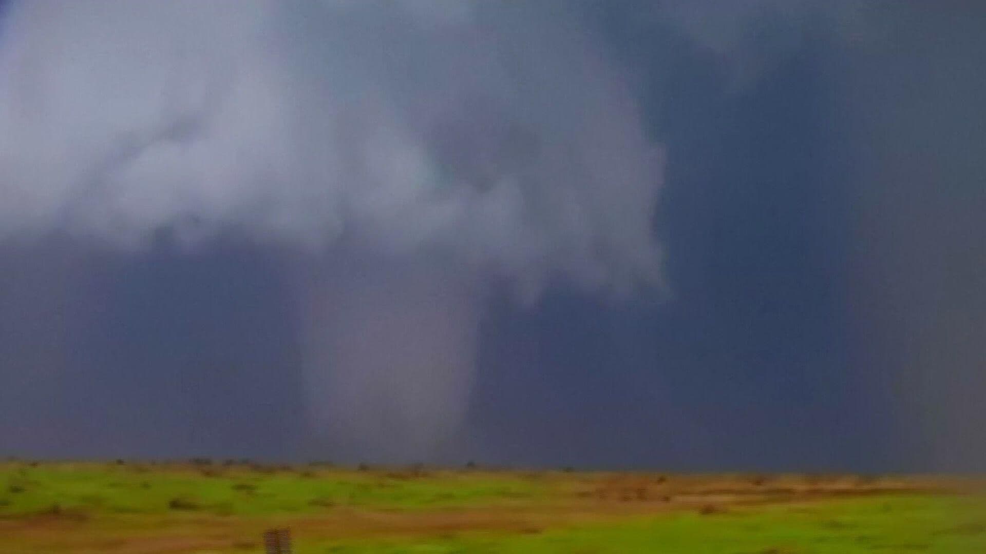 Video: Captan Impresionante Tornado en Oklahoma, EUA