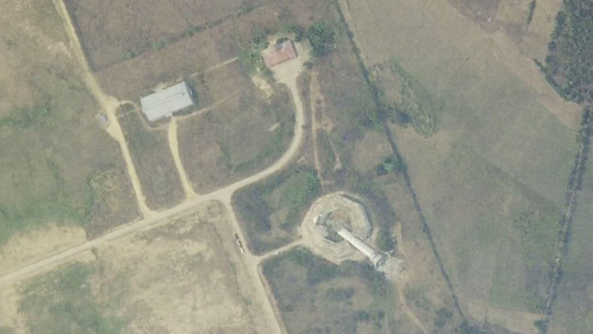 Imágenes Satelitales Muestran Destrucción de Torre de Control en Aeropuerto de Myanmar