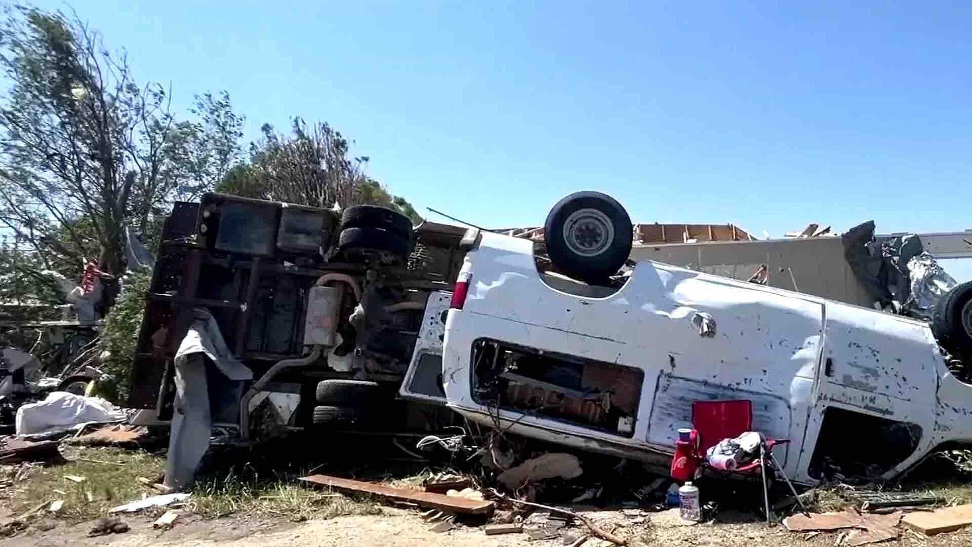 Suman 15 Muertos por Tormentas y Tornados en Texas, Oklahoma, Arkansas y Kentucky