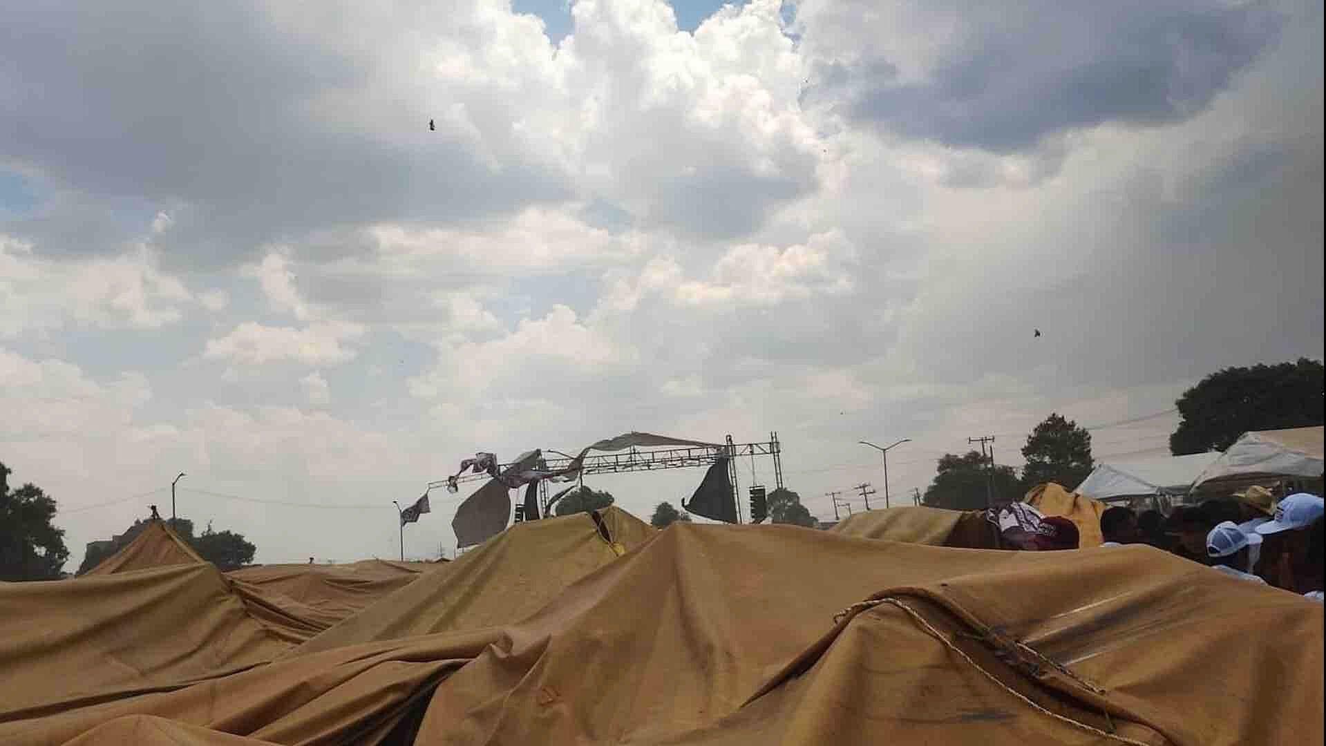 Cae Lona Durante Acto de Campaña de Morena en Xonacatlán en el Estado de México