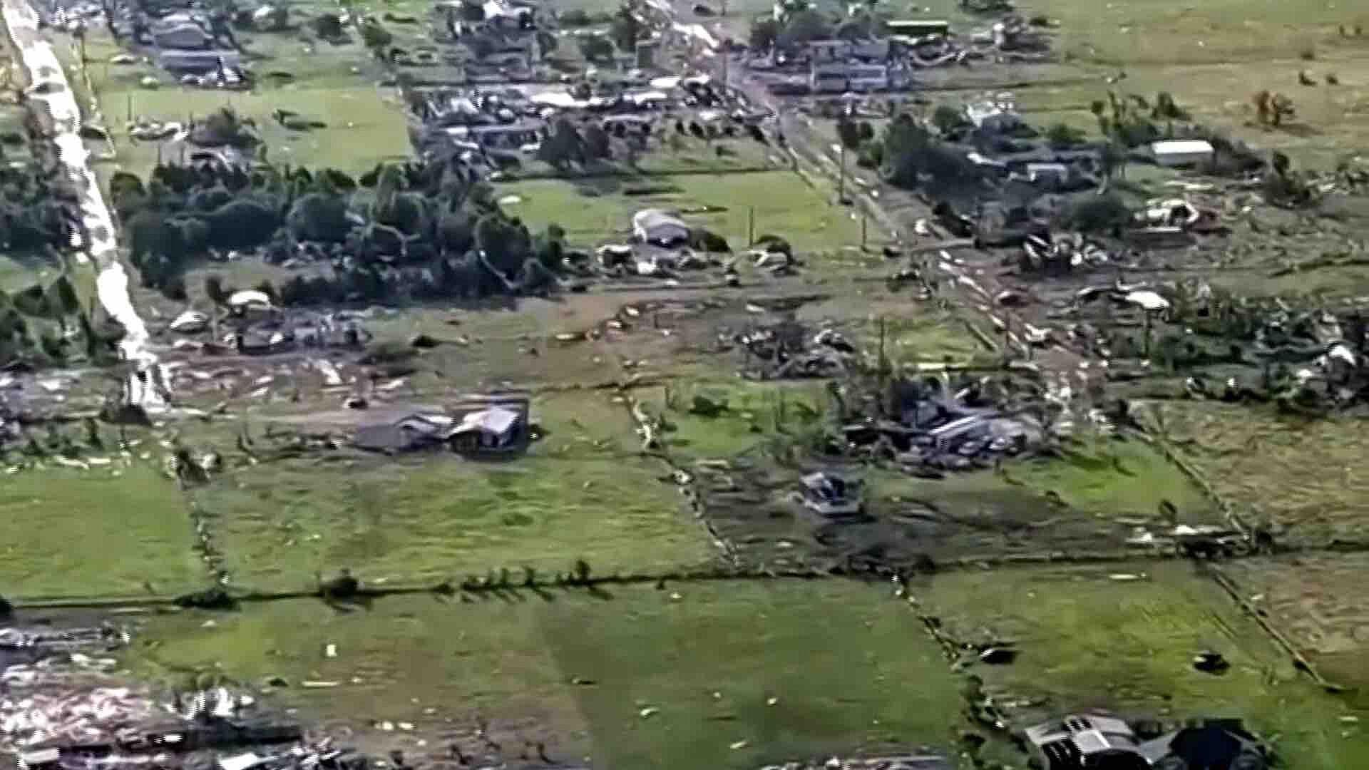 Tornados en Texas y Arkansas Dejan al Menos 11 Muertos y Causan Destrucción