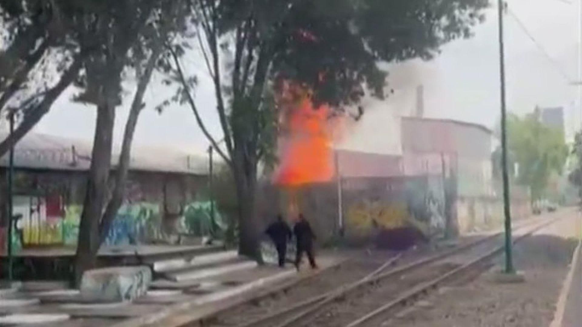 Controlan Incendio que se Extendió a Tarimas de Plástico en Colonia Atlampa, CDMX