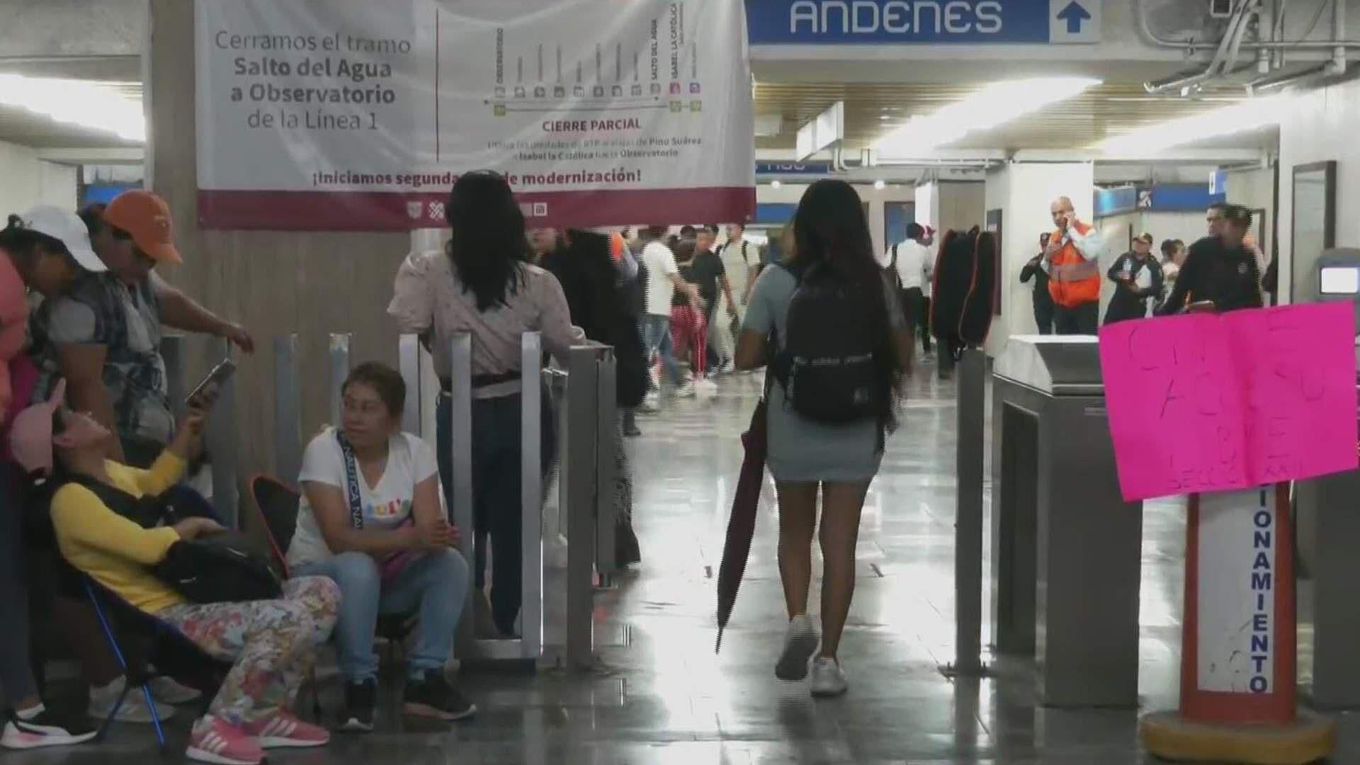 Integrantes de la CNTE dan Paso Libre a Usuarios del Metro Hidalgo