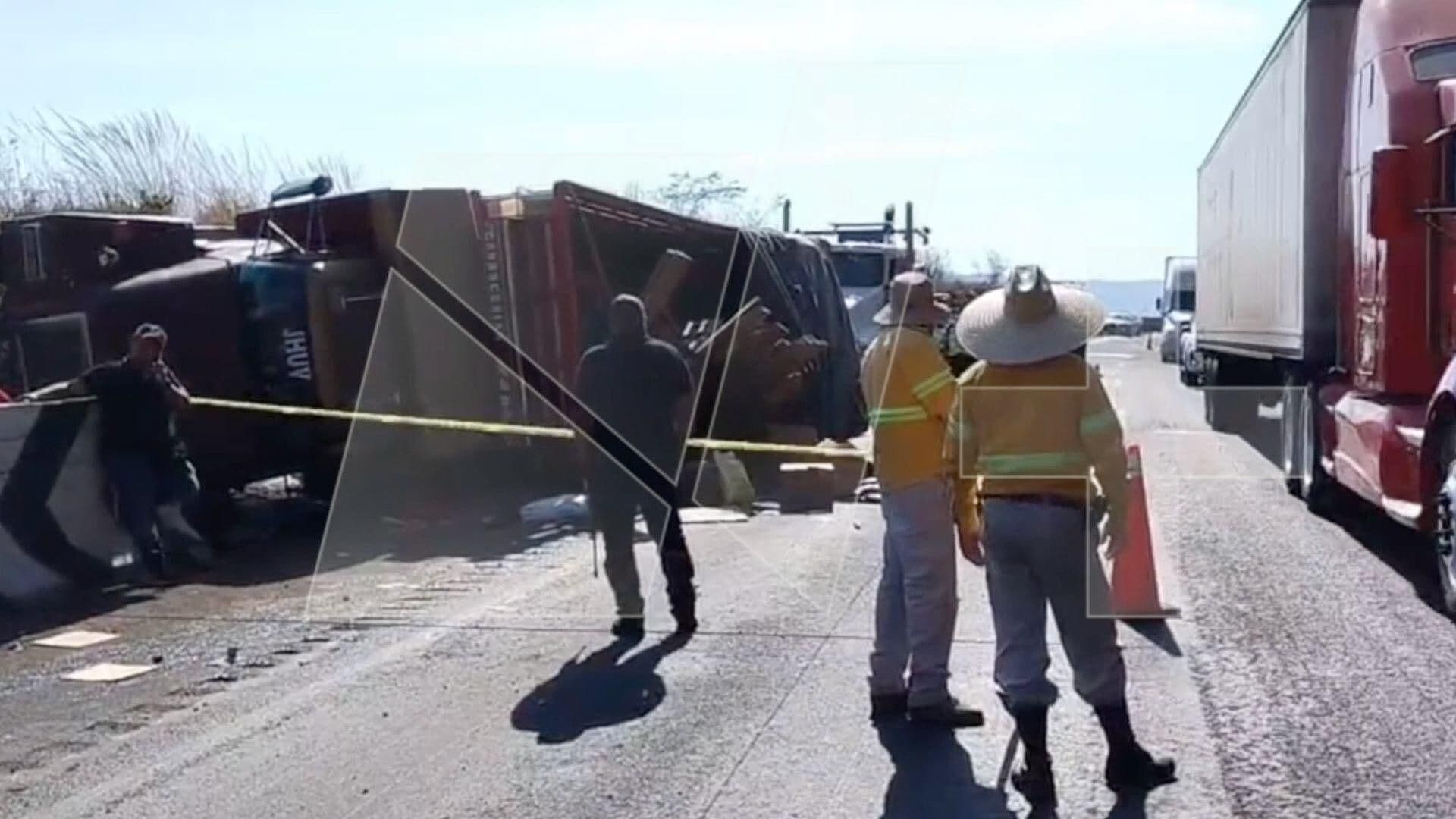 Muere Chofer de Torton Tras Volcar en las Cumbres de Maltrata