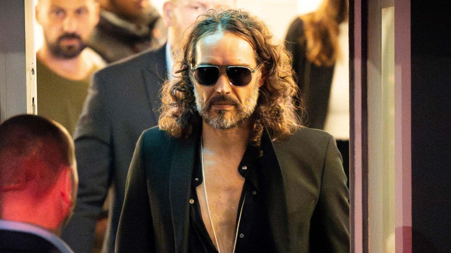 Acusan al Actor Russell Brand de Delitos Sexuales