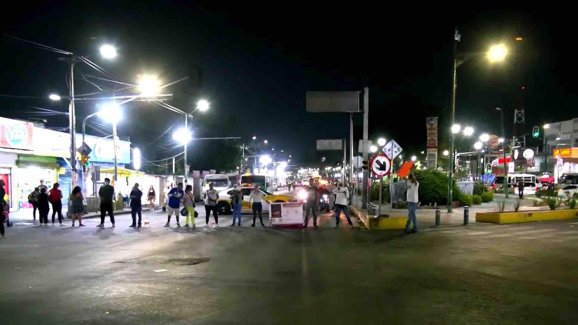 Manifestantes Bloquean Rojo Gómez en Iztapalapa por Desaparición de Mujer