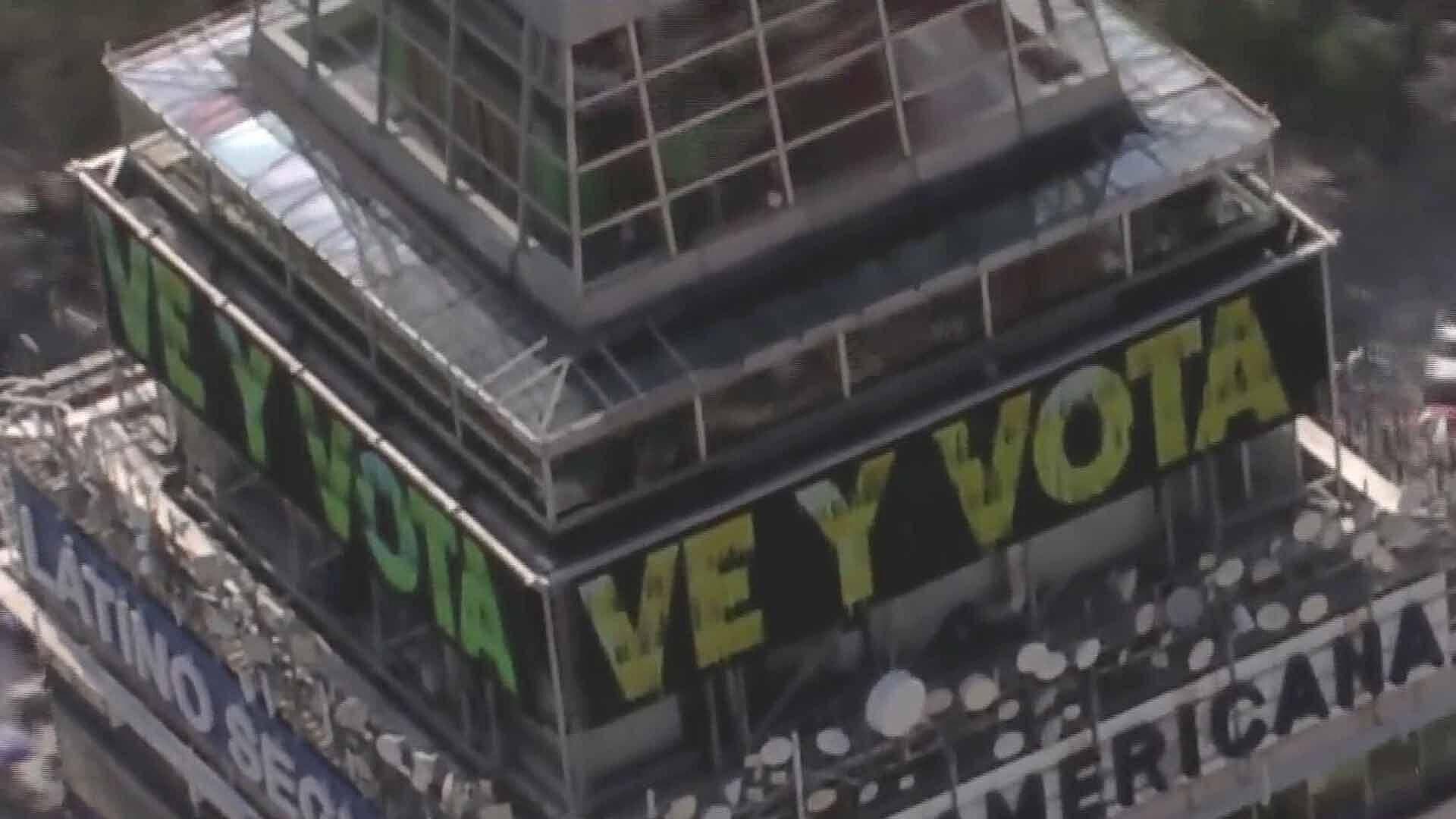 Torre Latinoamericana en CDMX Muestra Impresionante Mensaje "Ve y Vota"