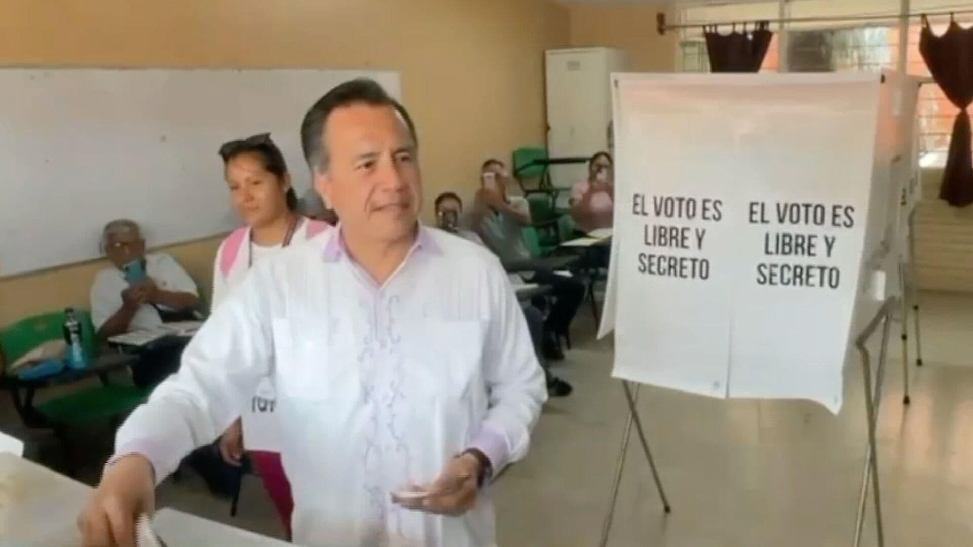 Cuitláhuac García, Gobernador de Veracruz, Realizó su Voto en Xalapa
