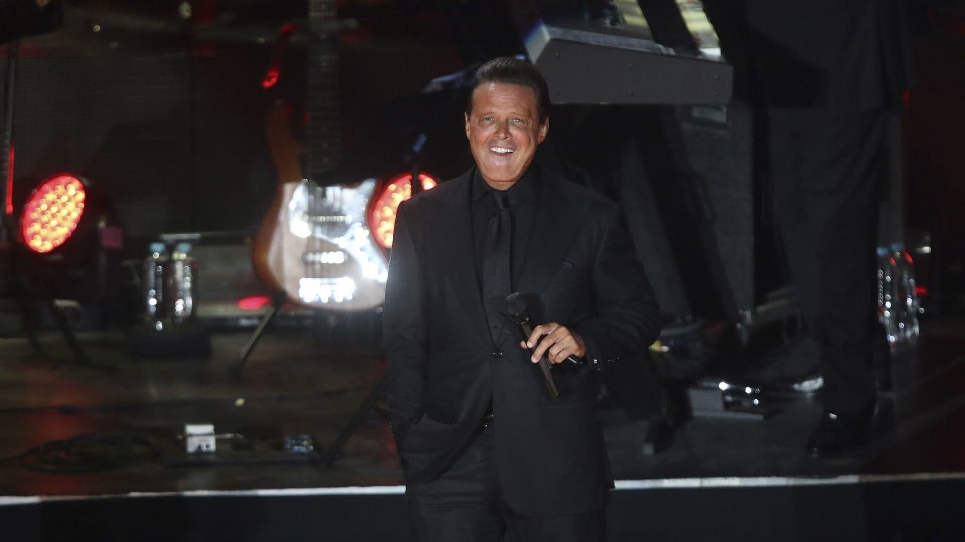 Luis Miguel Recuerda Beso en la Boca a María Félix