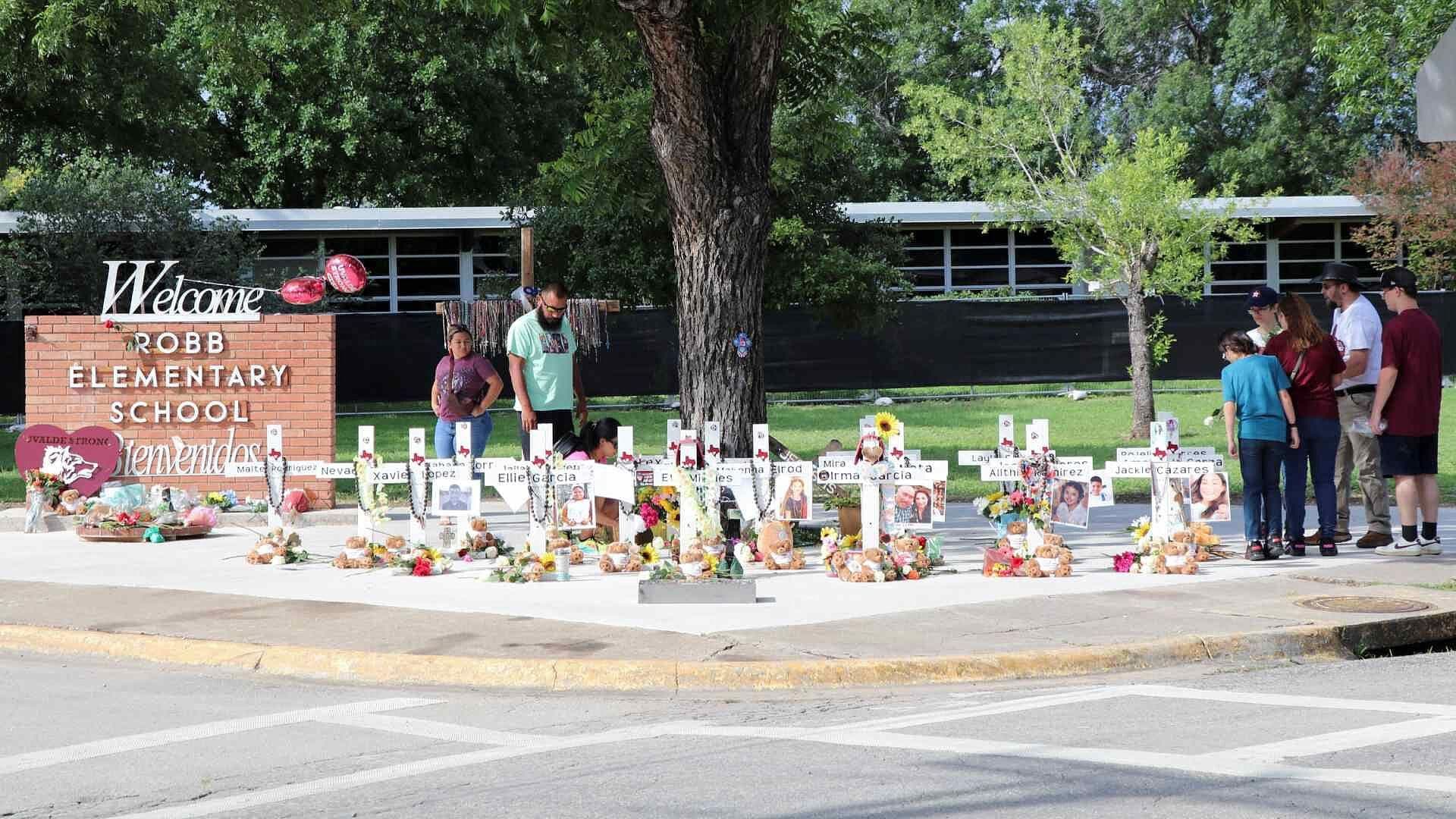 Recuerdan a Víctimas de Masacre en Primaria de Uvalde, en Texas