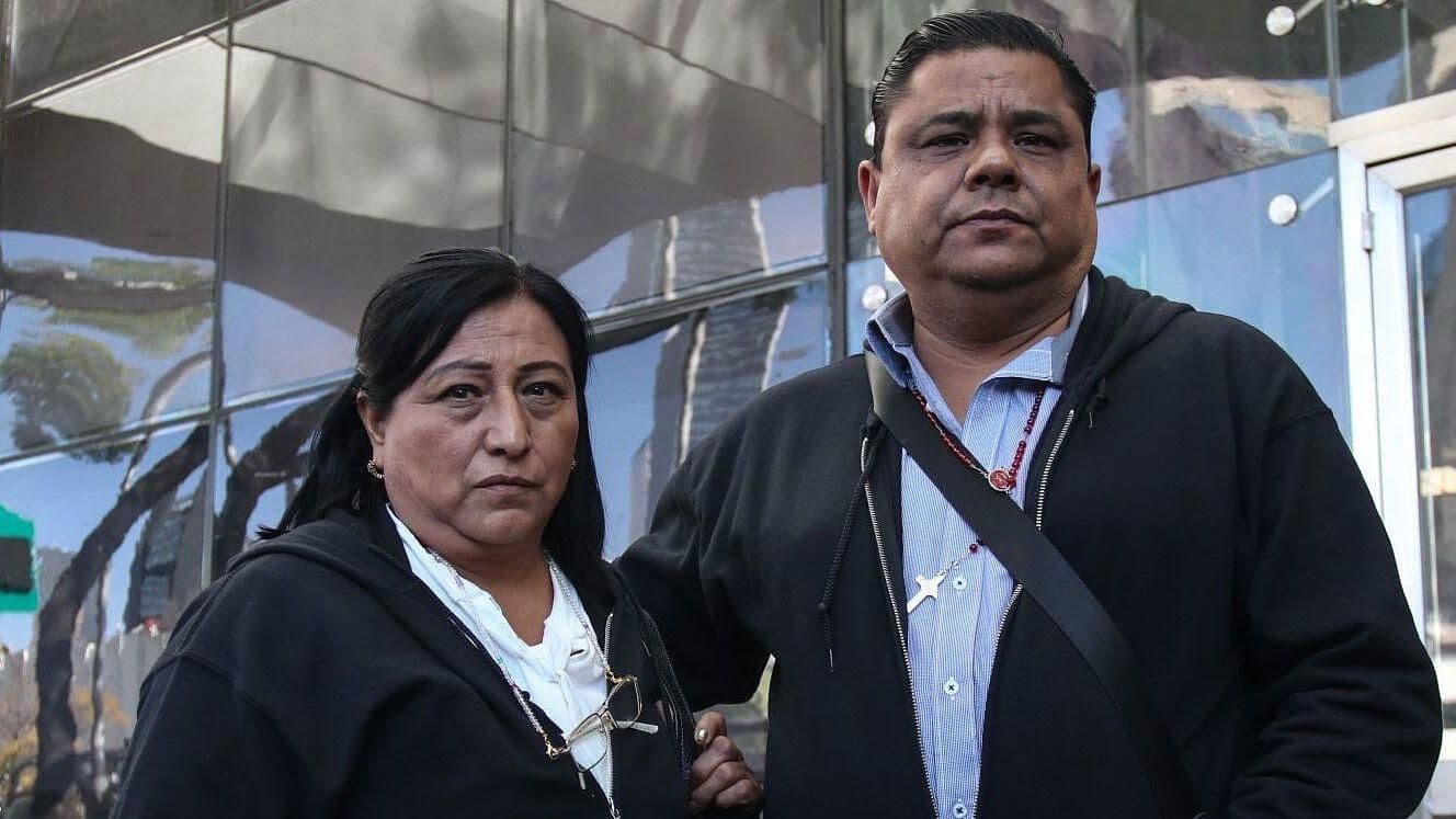 Padres de Debanhi Escobar Acuden a la FGR en la CDMX