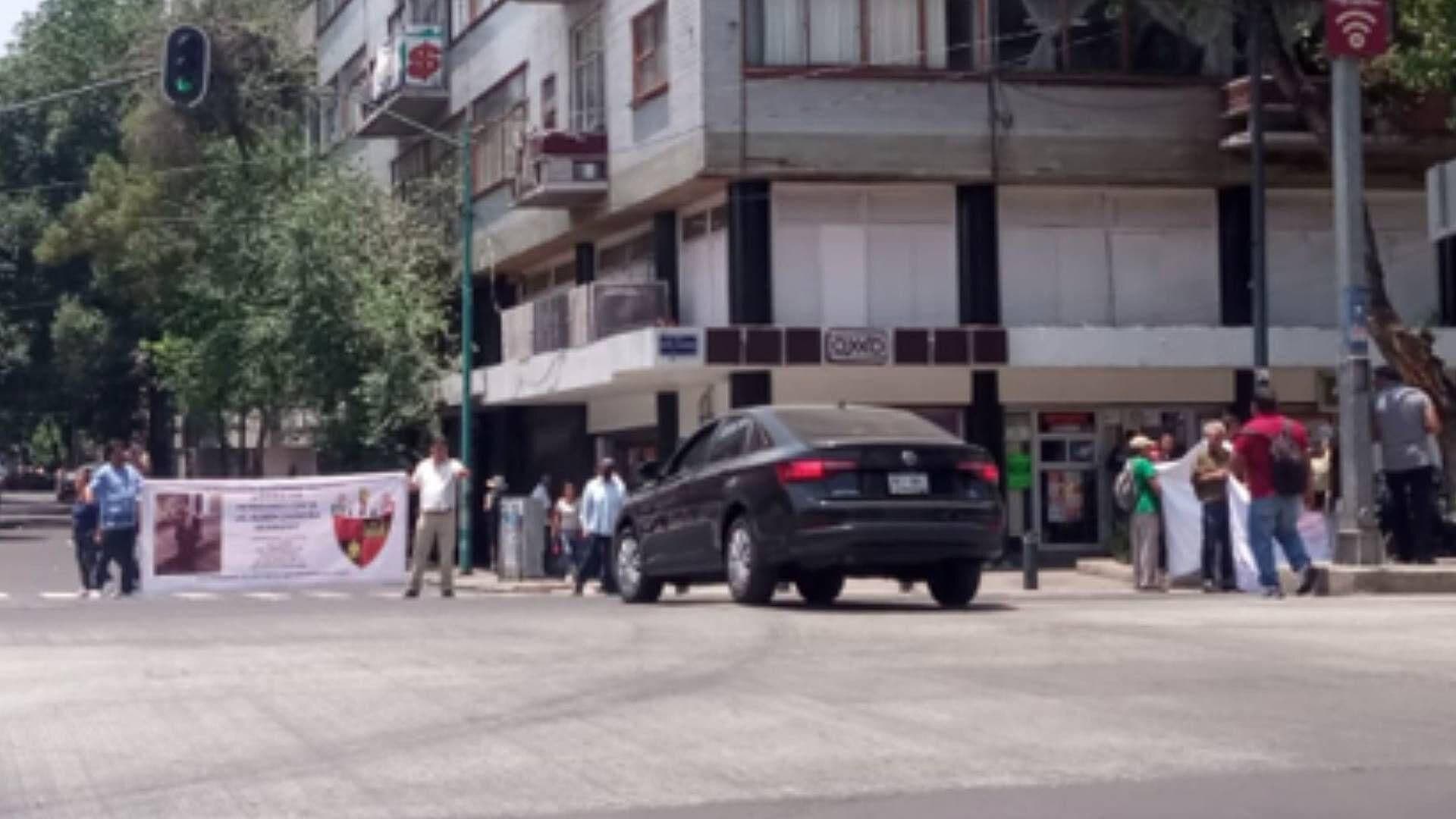Manifestantes Bloquean la Calzada México-Tenochtitlan, en CDMX