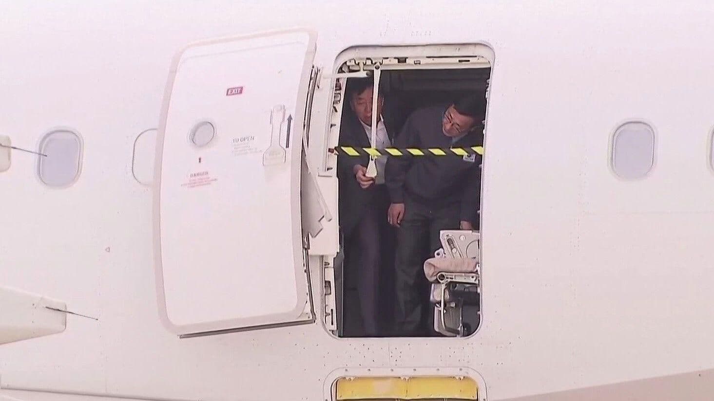Arrestan a Pasajero que Abrió Puerta de Avión en Surcorea