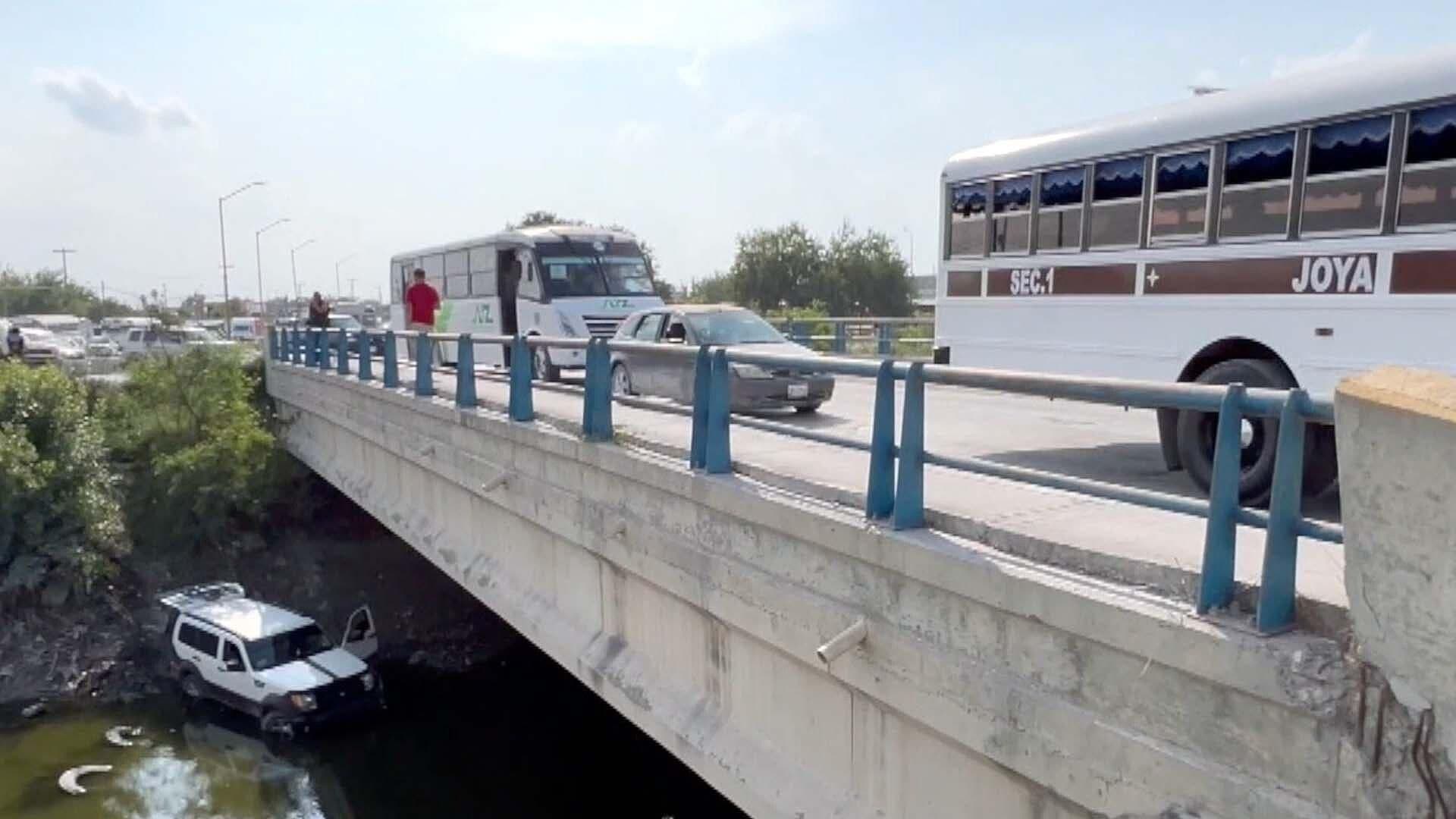 Jóvenes Caen a Canal Rodhe Junto a Camioneta tras Quedarse sin Frenos