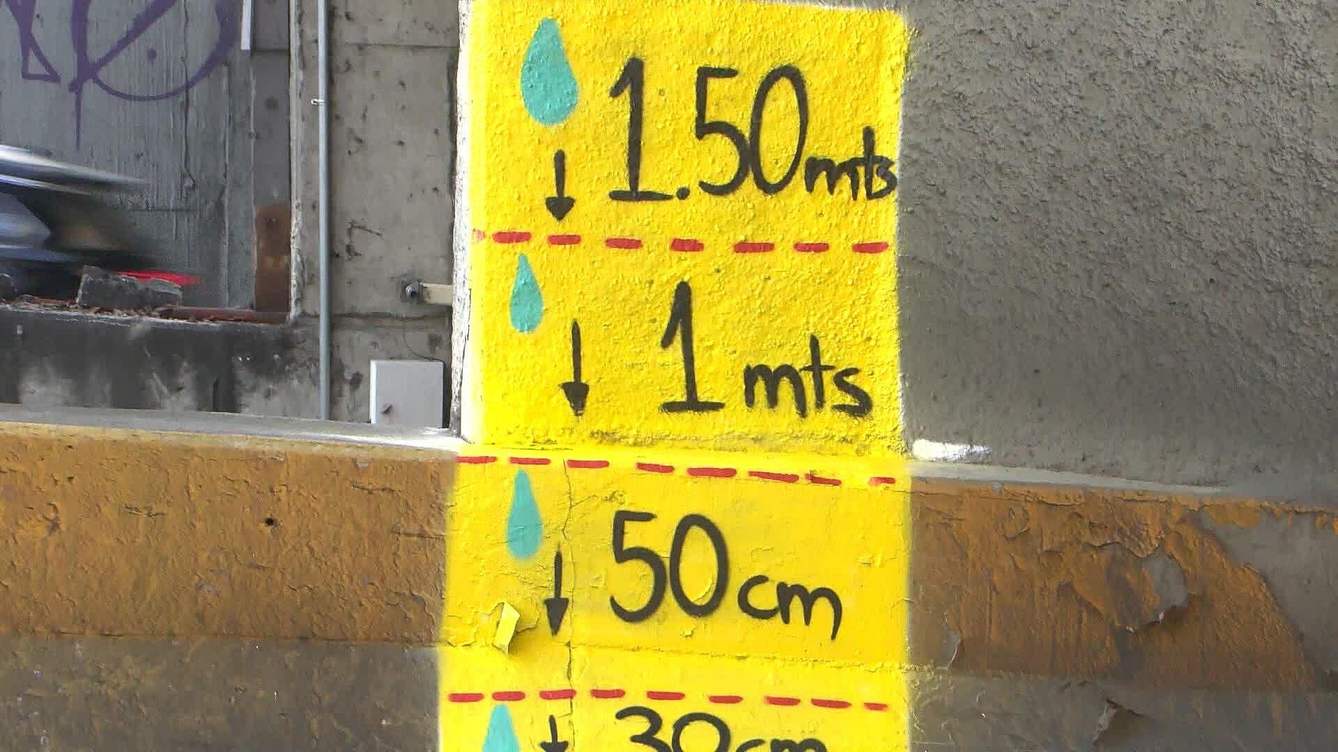 Pintan Marcas Para Advertir Posibles Inundaciones en Pasos a Desnivel