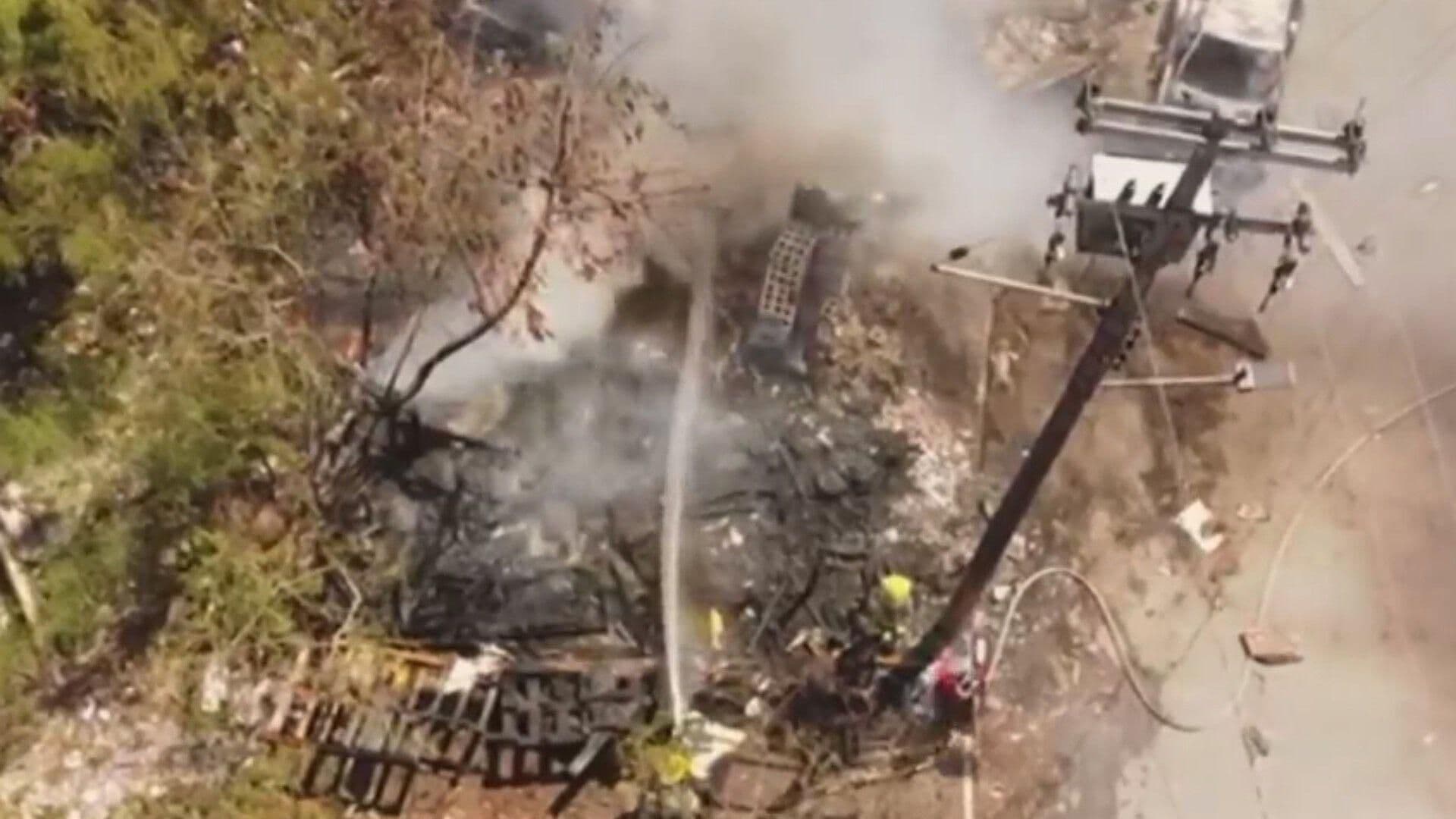 Rescatan a Dos Adultos Mayores de Incendio de Tejabanes en Monterrey
