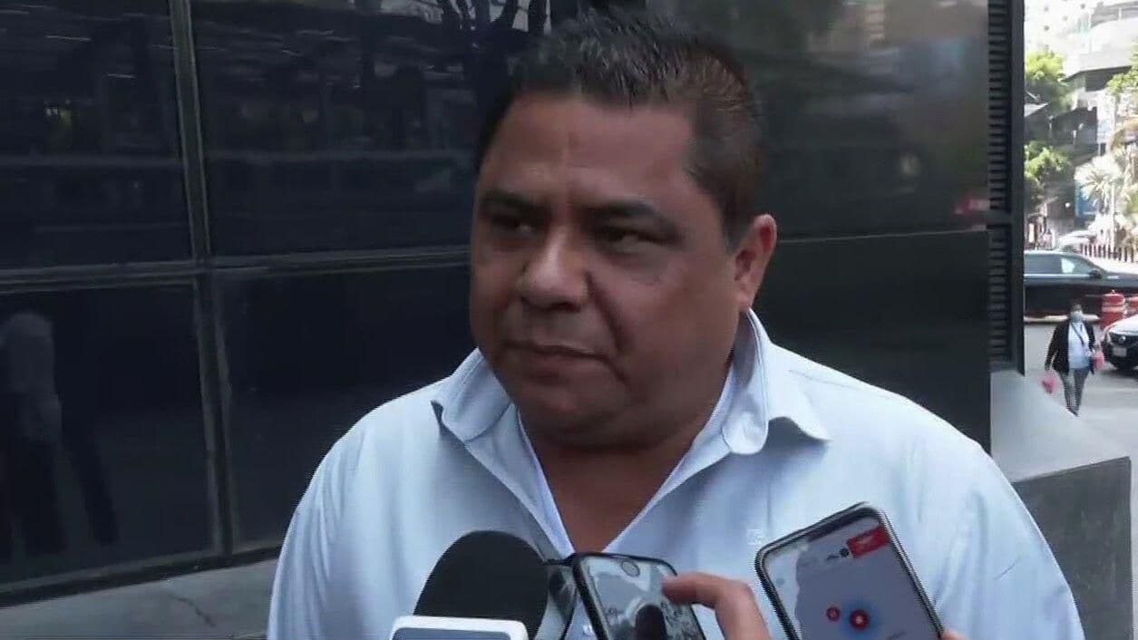 Padres de Debanhi Escobar Reiteran Confianza al Llegar a FGR