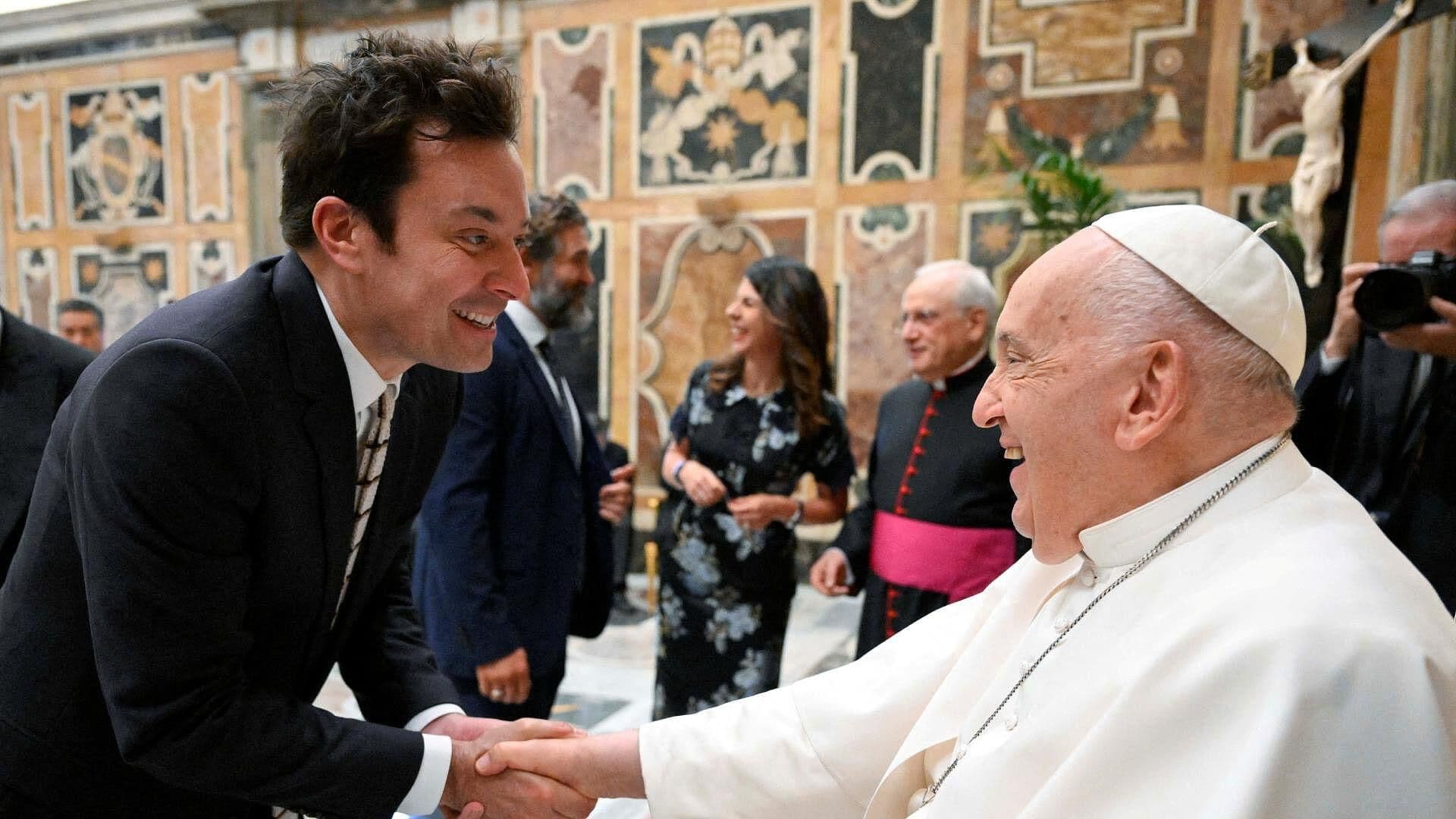 Papa Francisco Se Reúne con Comediantes, Entre Ellos Florinda Meza