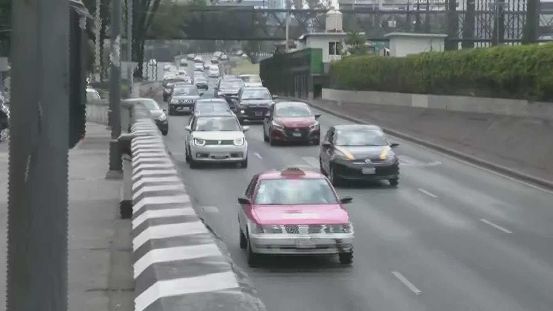 Retiran Tráiler Atorado en Viaducto Miguel Alemán, CDMX