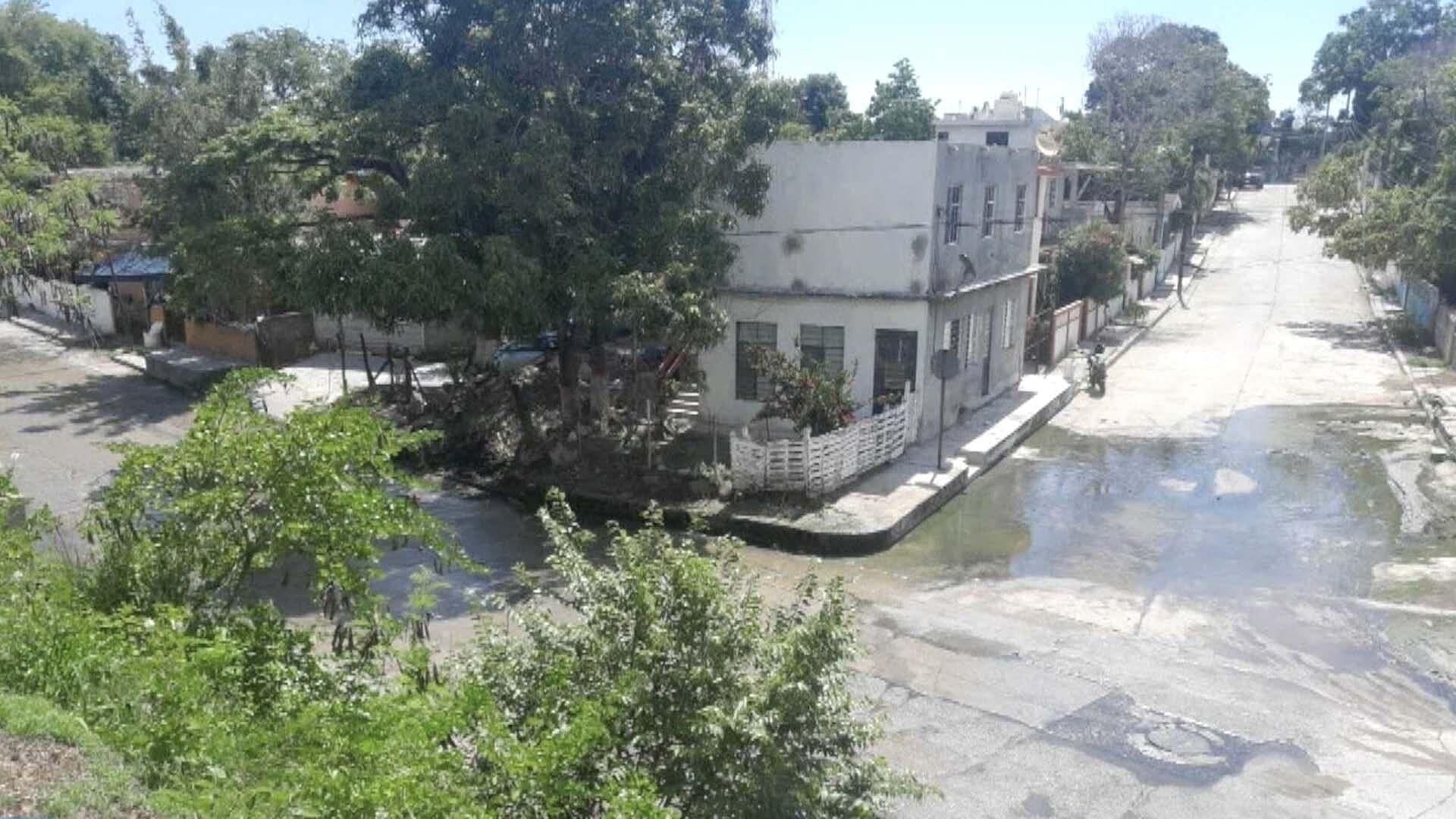 Vecinos Aseguran Fuga de Agua Tiene 15 Años sin Atenderse en Colonia Niños Héroes