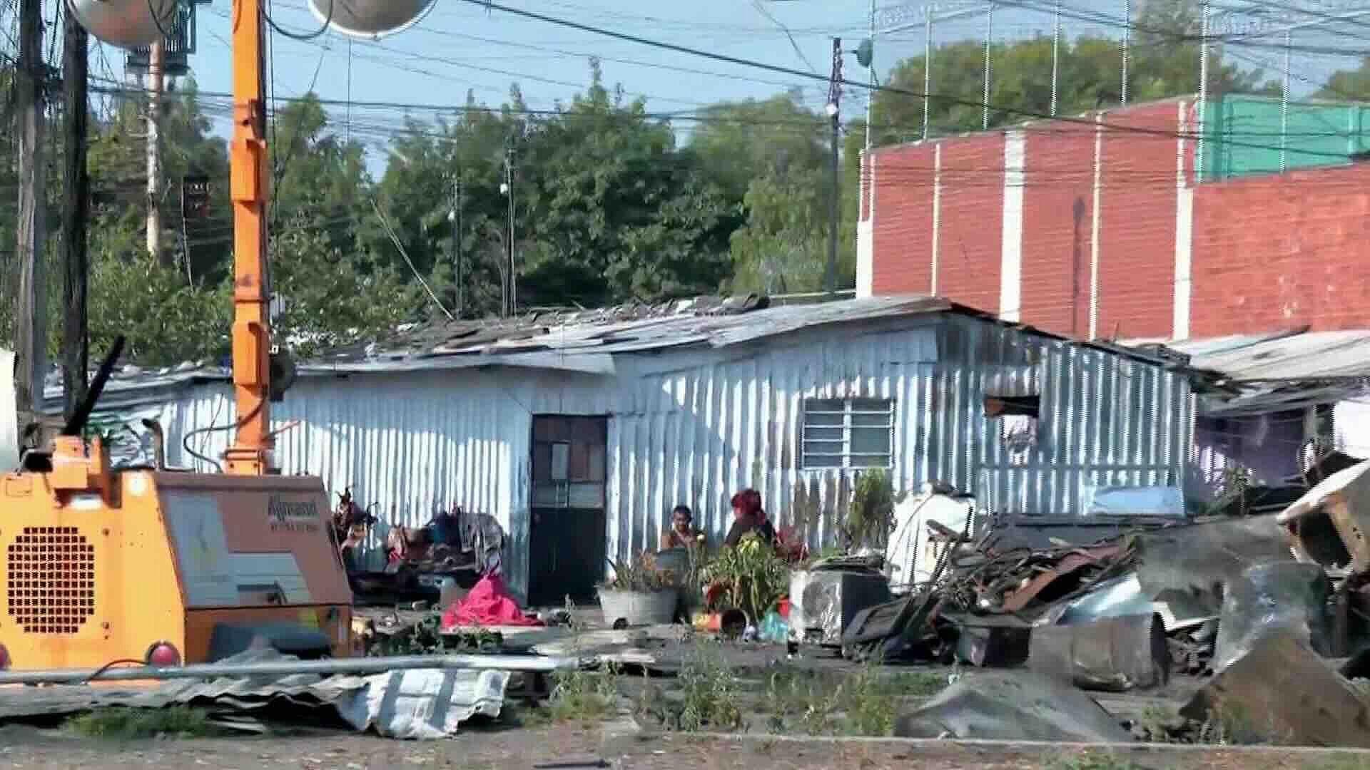 Vecinos Buscan Recuperar Pertenencias Tras Incendio en Vivienda de Lindavista, CDMX
