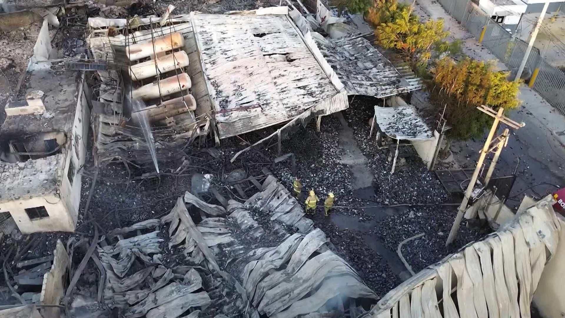 Familia Pierde su Hogar Tras Megaincendio en el Álamo; Duermen en Casas de Campaña