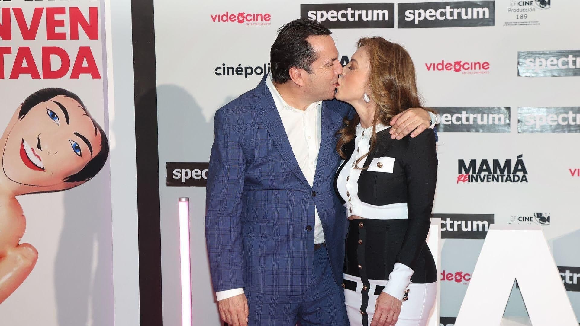 Laura Flores y Lalo Salazar Hablan de su Primera Vez Juntos en un Evento Público