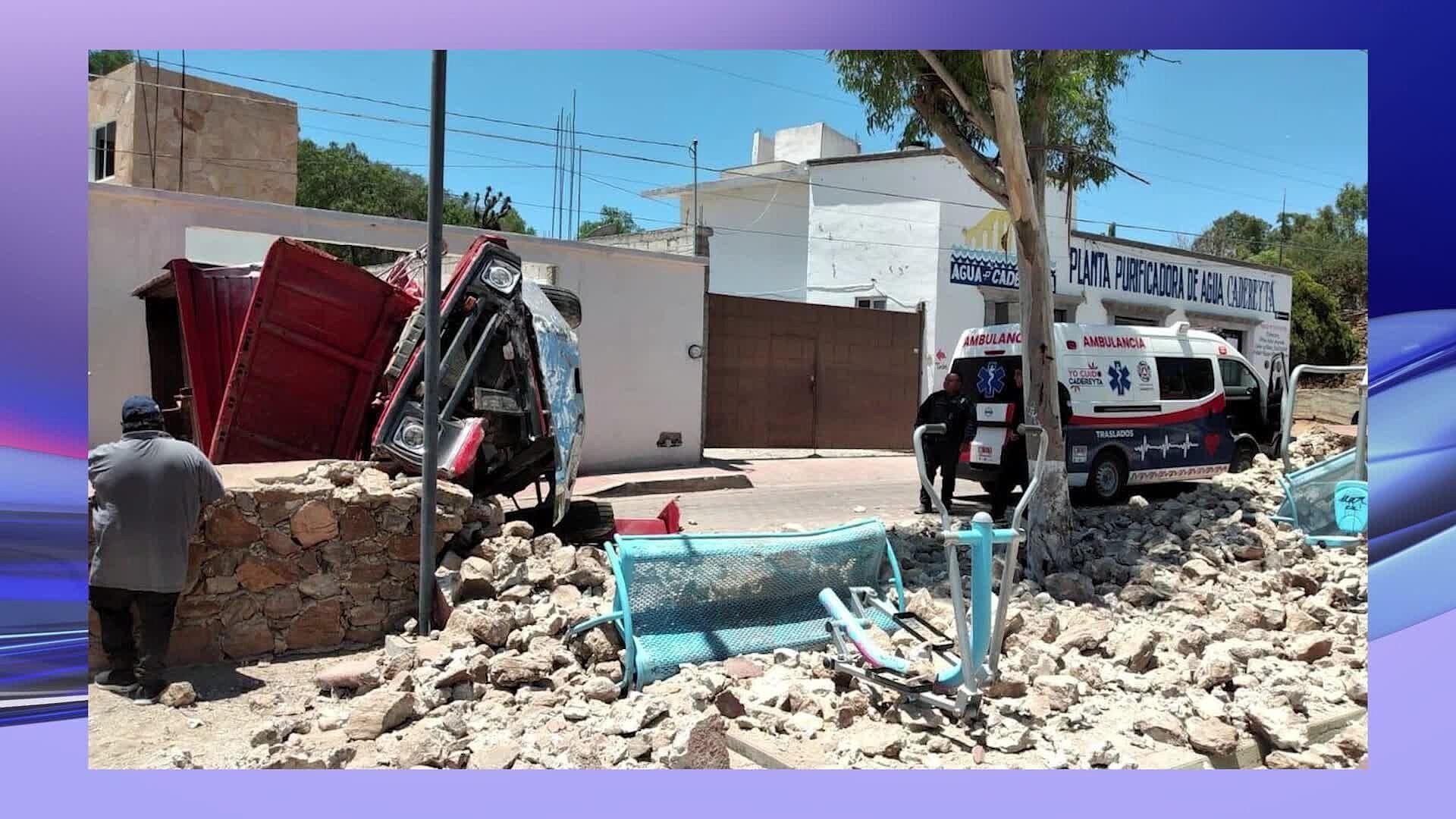Camión Materialista se Queda sin Frenos y se Mete a una Casa en Cadereyta de Montes