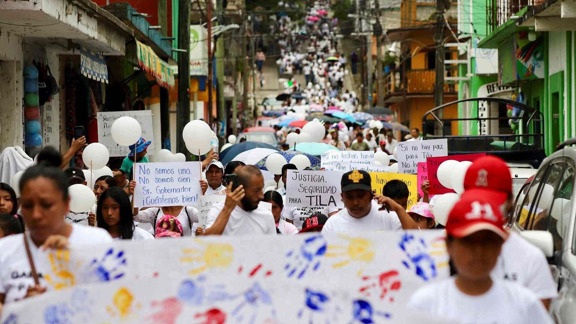 Desplazados por la Violencia en Tila, Chiapas, Marchan Para Exigir Seguridad