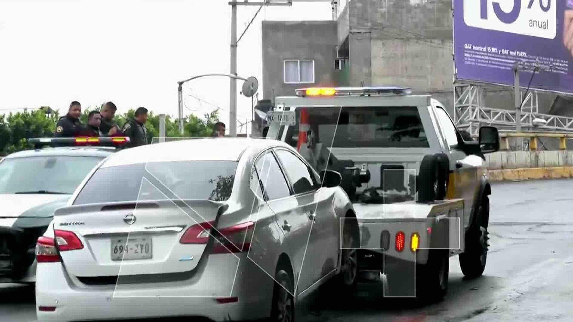 Automóvil Vuelca en Circuito Interior Cerca del Aeropuerto de CDMX; Sin Heridos