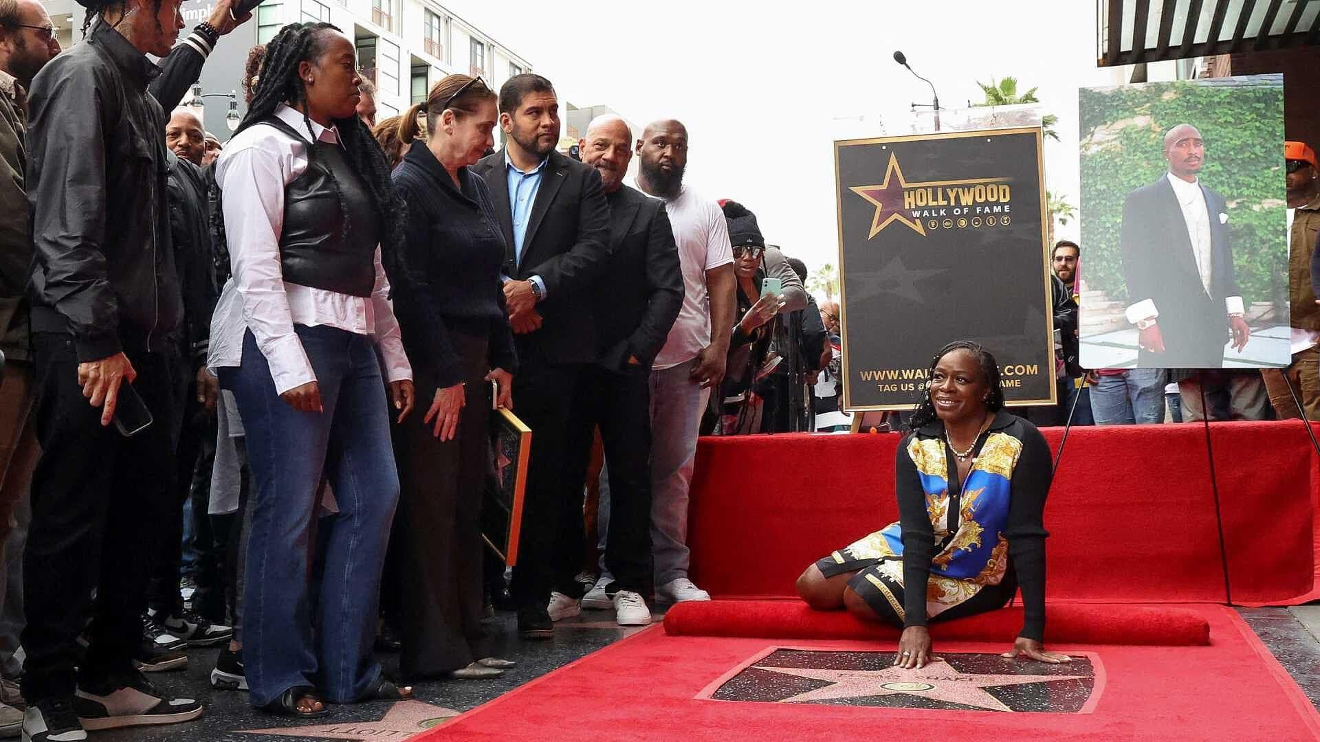 Develan Estrella de Tupac Shakur en Paseo de la Fama