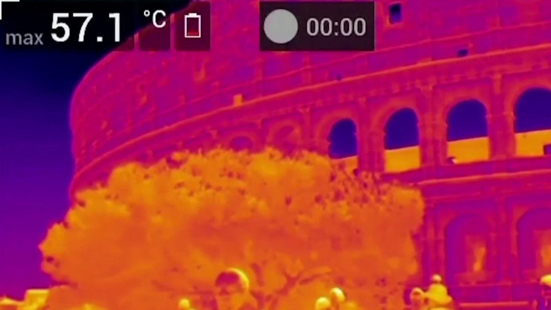Cámara Infrarroja Mide el Calor en Tiempo Real en el Coliseo y la Plaza San Pedro, en Roma
