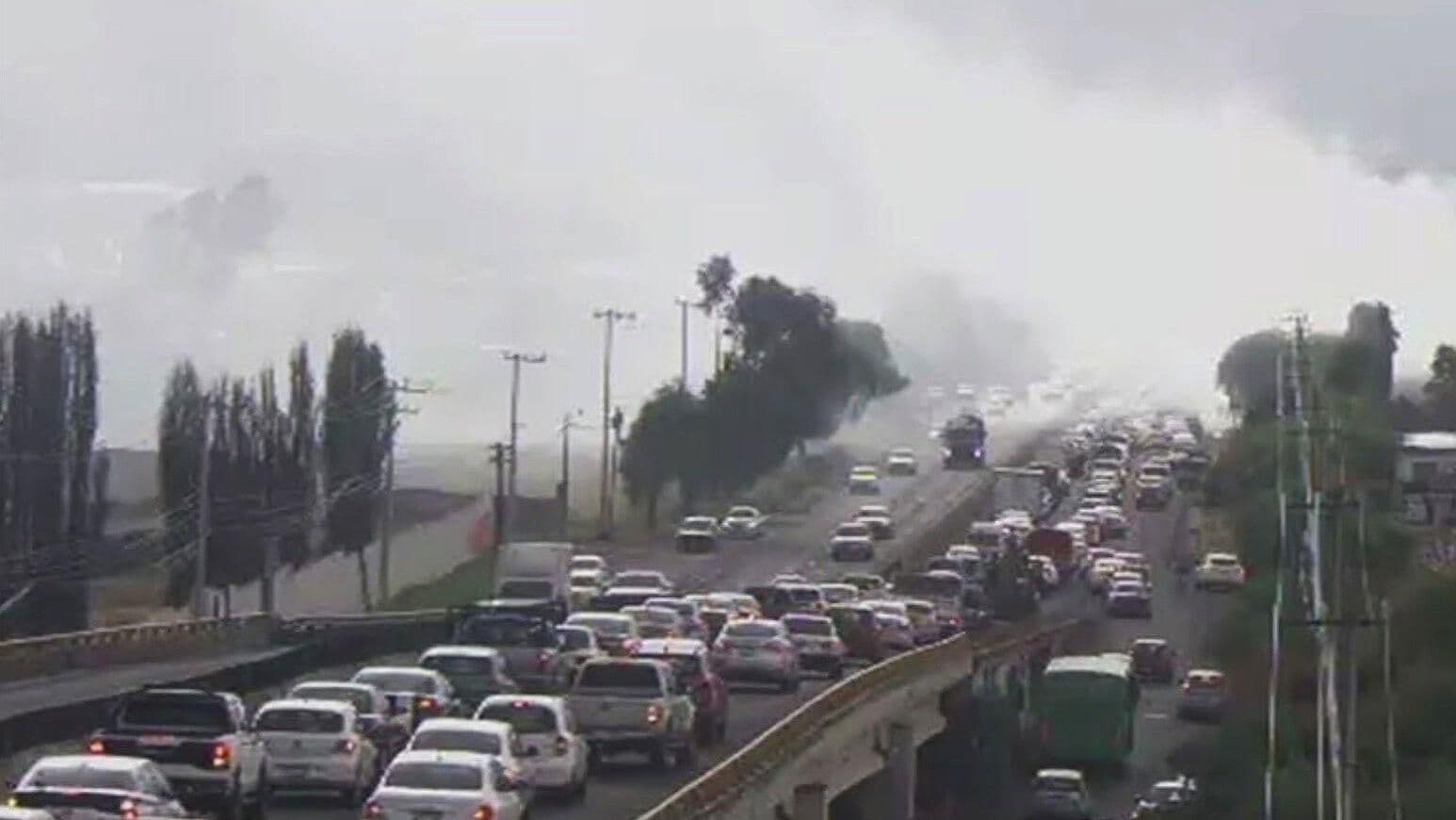 Enorme Cortina de Humo Dificulta Visibilidad de Automovilistas en Zinacantepec, Edomex