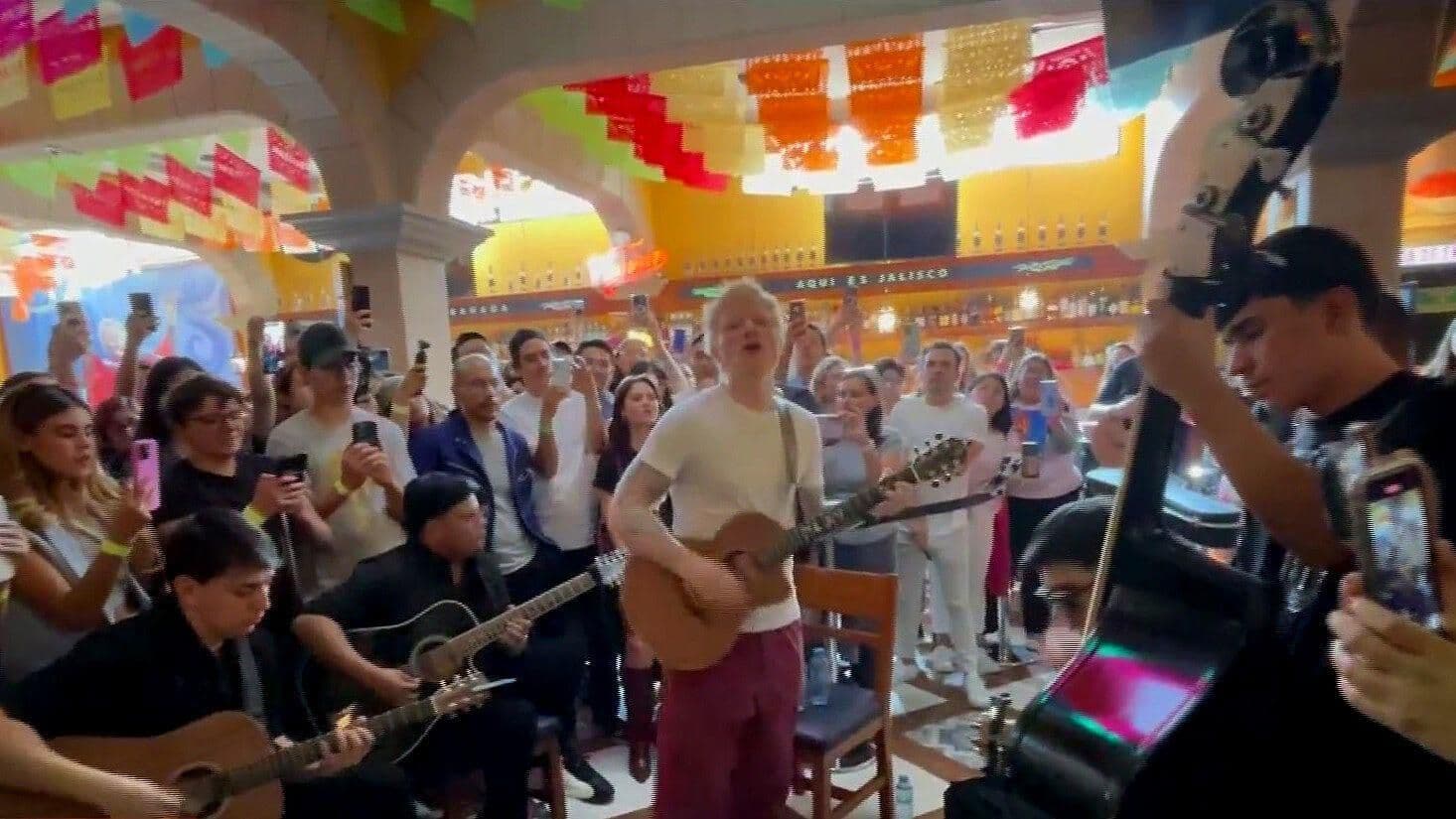 Ed Sheeran Sorprende a Fans Cantando en Garibaldi, CDMX