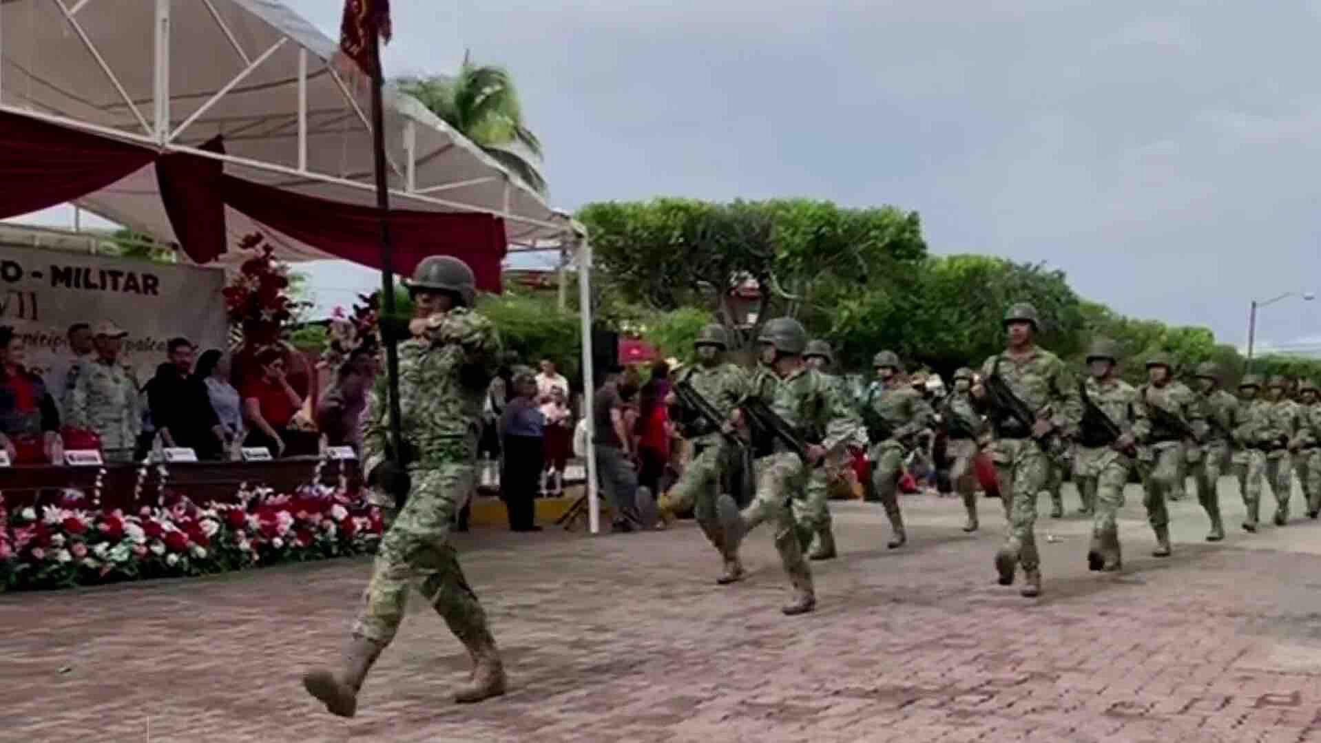 Desfile Cívico Militar en Tepalcatepec, Michoacán, por su 147 Aniversario