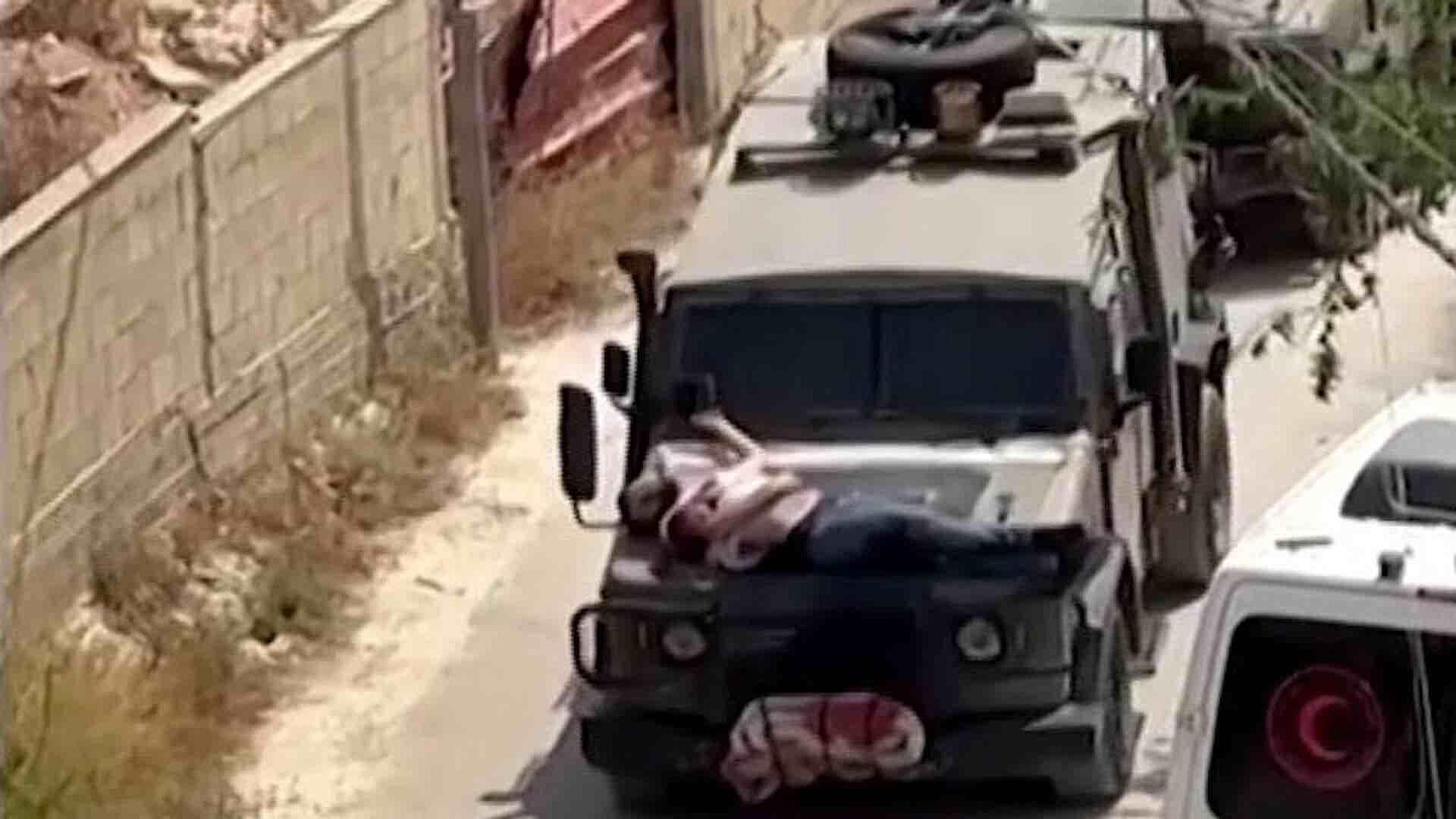 Video: Amarran a Hombre a Toldo de Vehículo Militar Israelí en Cisjordania