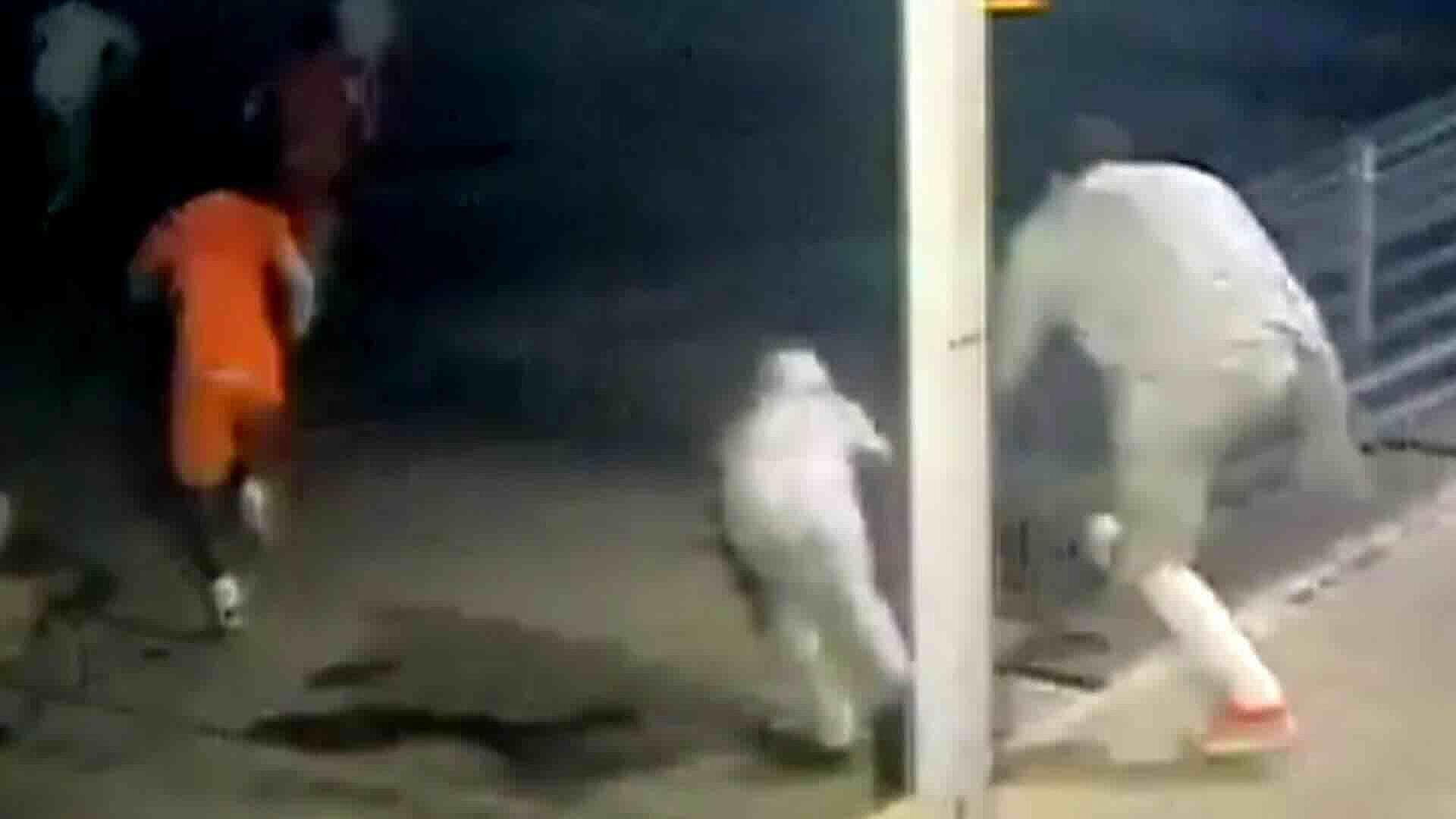 Fugan Diez Reos de Cárcel en Nueva Orleans por Agujero Detrás de un Inodoro