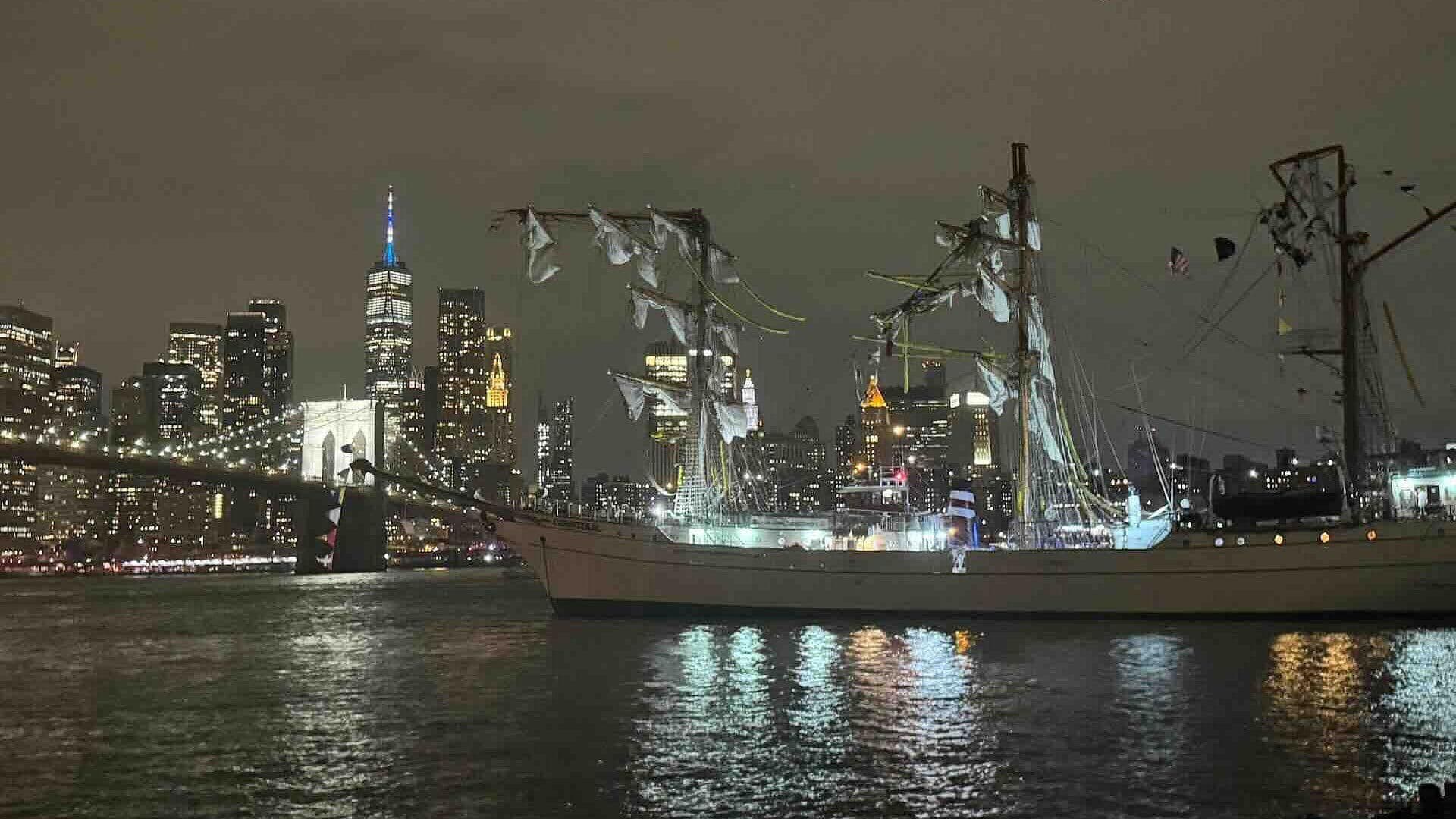 VIDEO: Así Fue el Momento Exacto del Choque del Buque Escuela Cuauhtémoc con Puente de Brooklyn