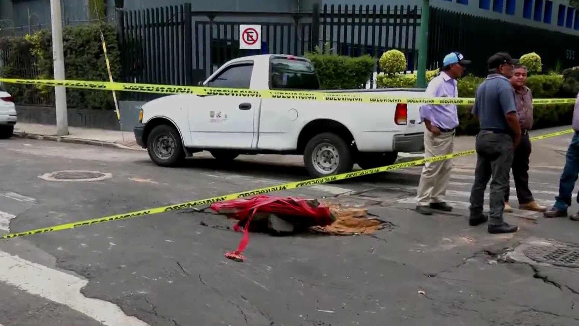 Se Forma Socavón en Miguel Ángel de Quevedo, CDMX