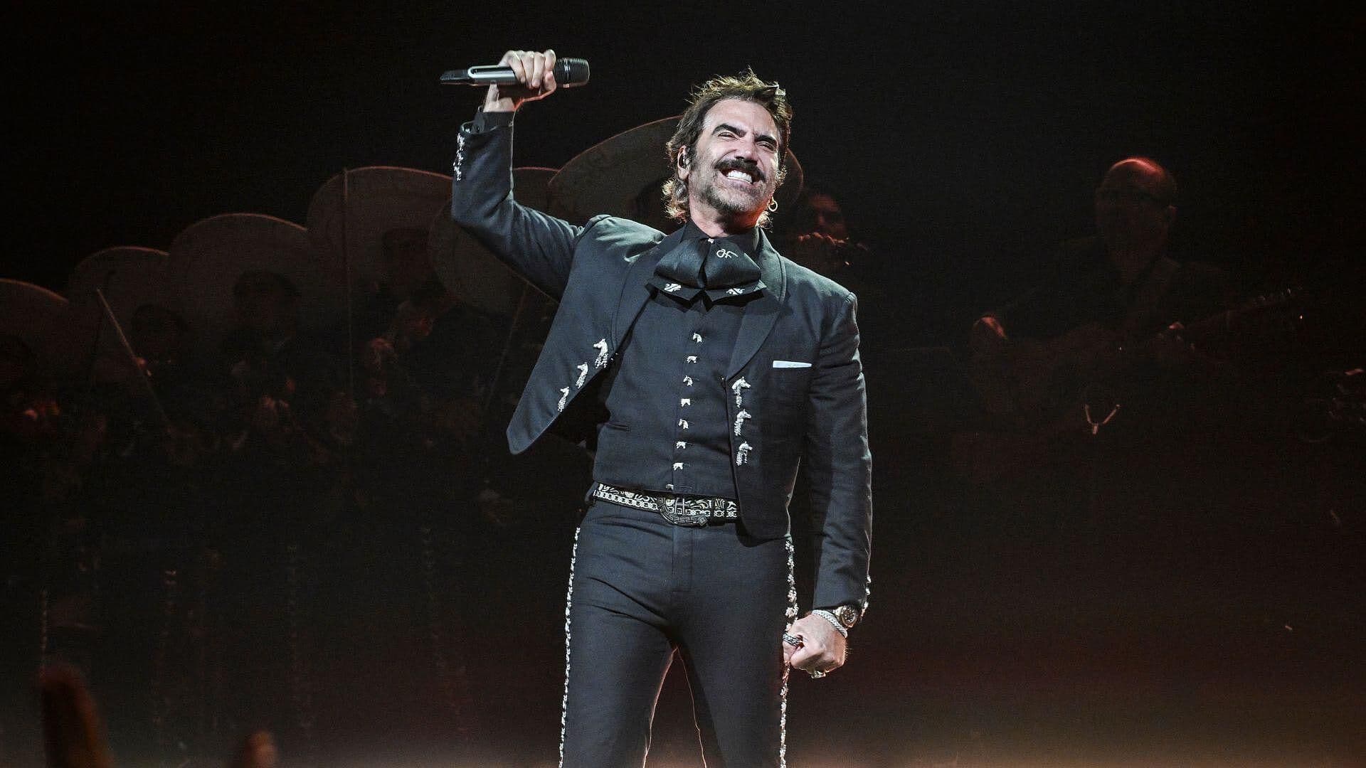 Alejandro Fernández Arranca Homenaje a su Padre; Celebra Dueto con Carin León