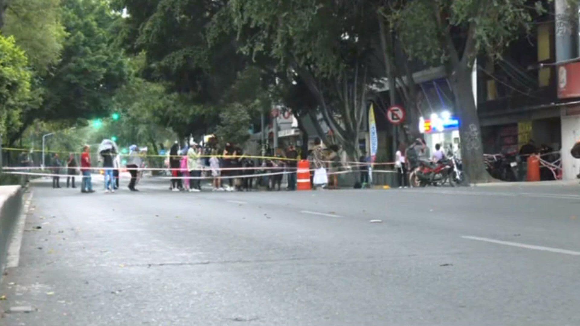 Integrantes de Comunidad Trans Lanzan Huevos en Bloqueo de Dr. Río de la Loza, CDMX