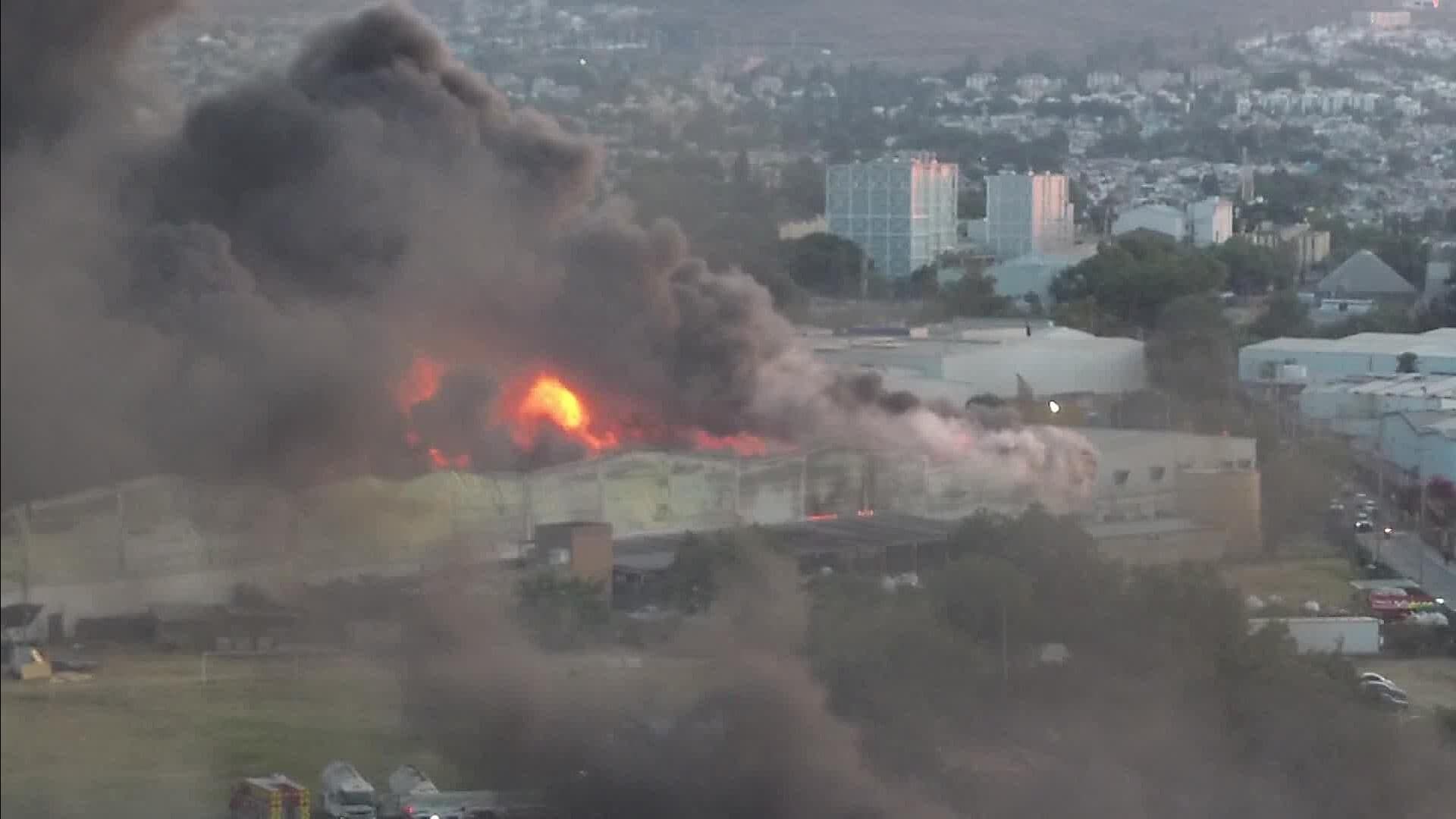 Sigue la Búsqueda de Jorge Octavio, Desaparecido en el Incendio en la Fábrica de El Álamo