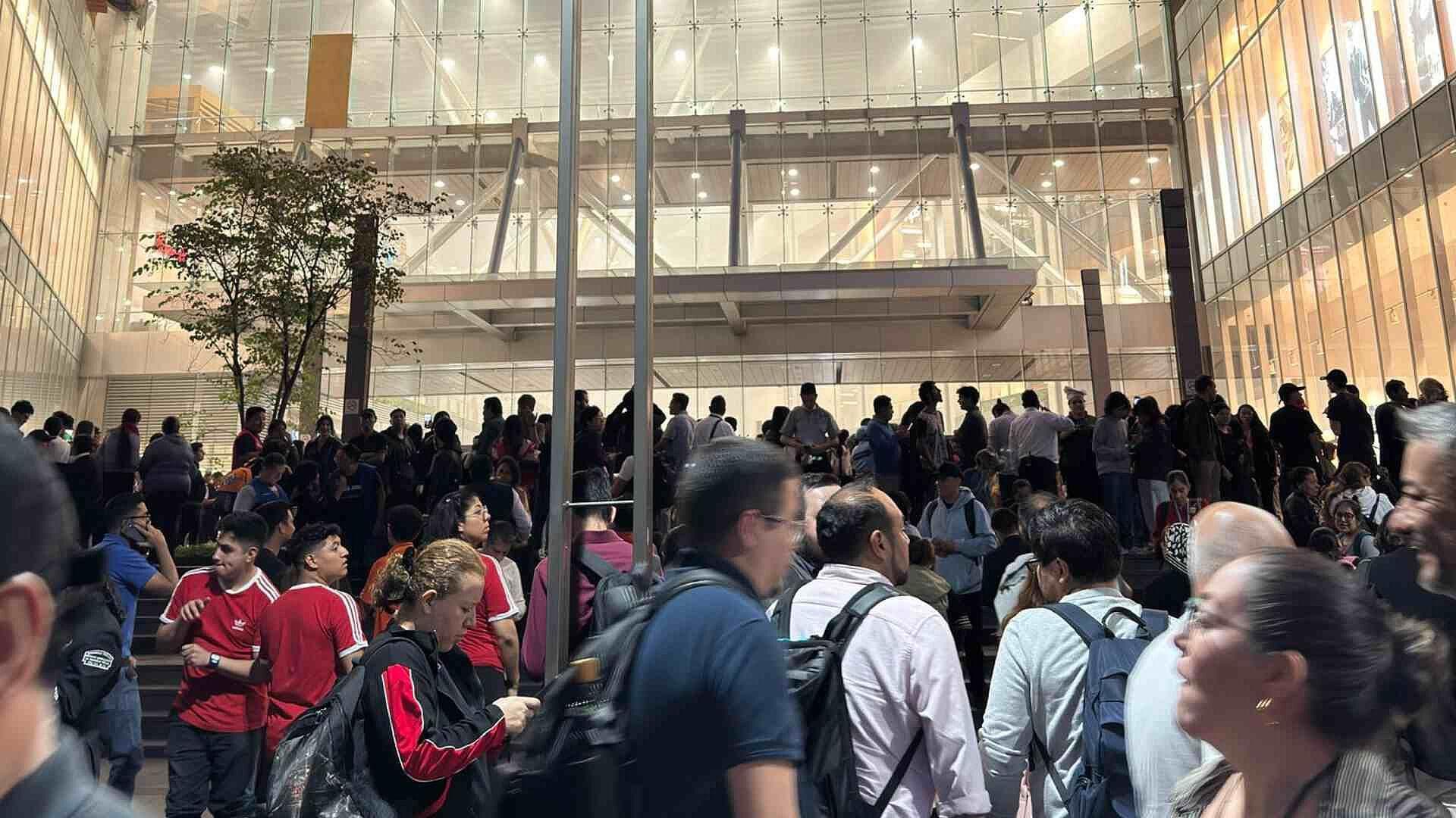 Incendio en Plaza Portal San Ángel: Así Fue el Desalojo de Usuarios en la CDMX